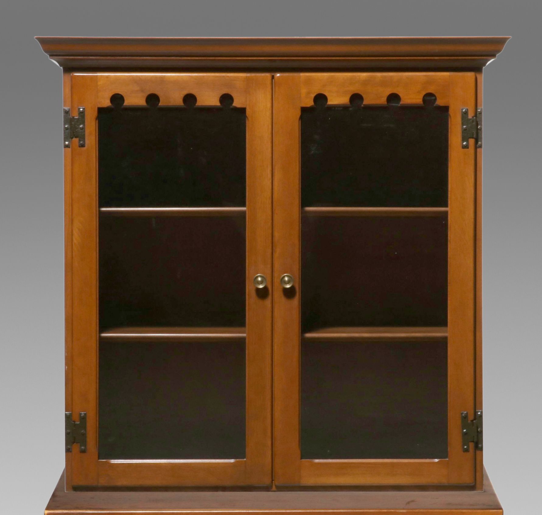 Ethan Allen by Baumritter Colonial Revival Maple Hutch