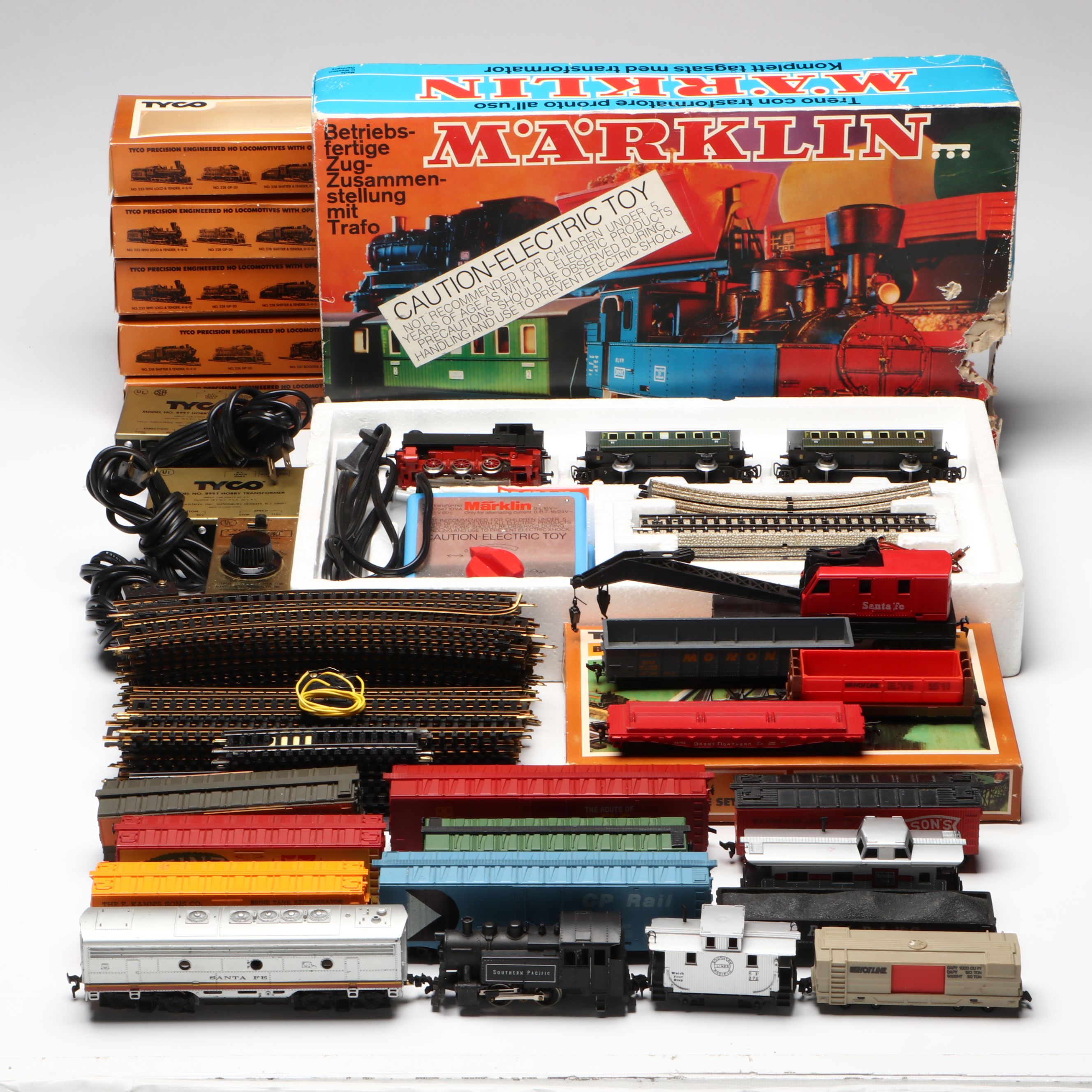 Tyco and Märklin HO Scale Train Cars and Accessories