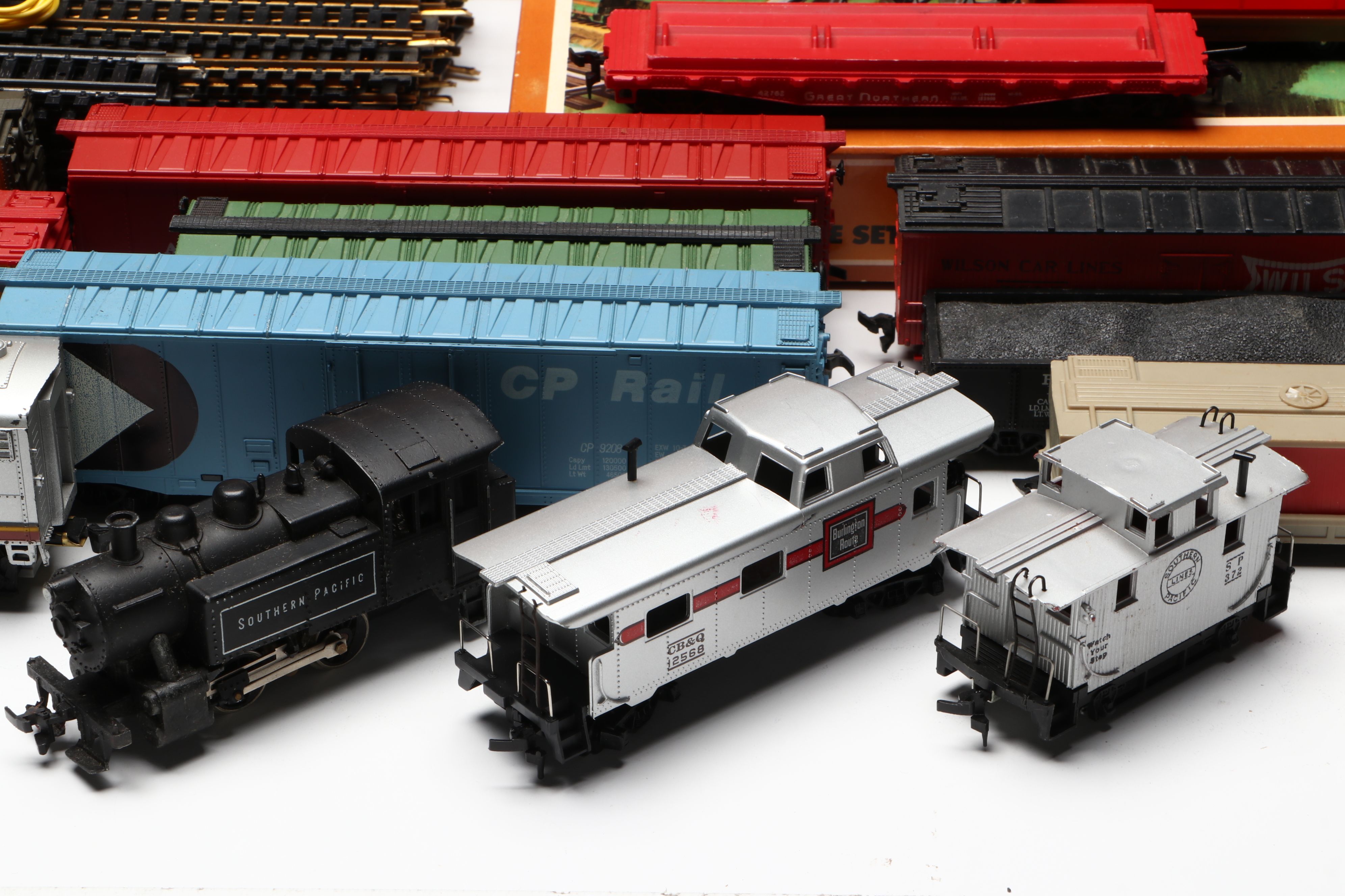 Tyco and Märklin HO Scale Train Cars and Accessories