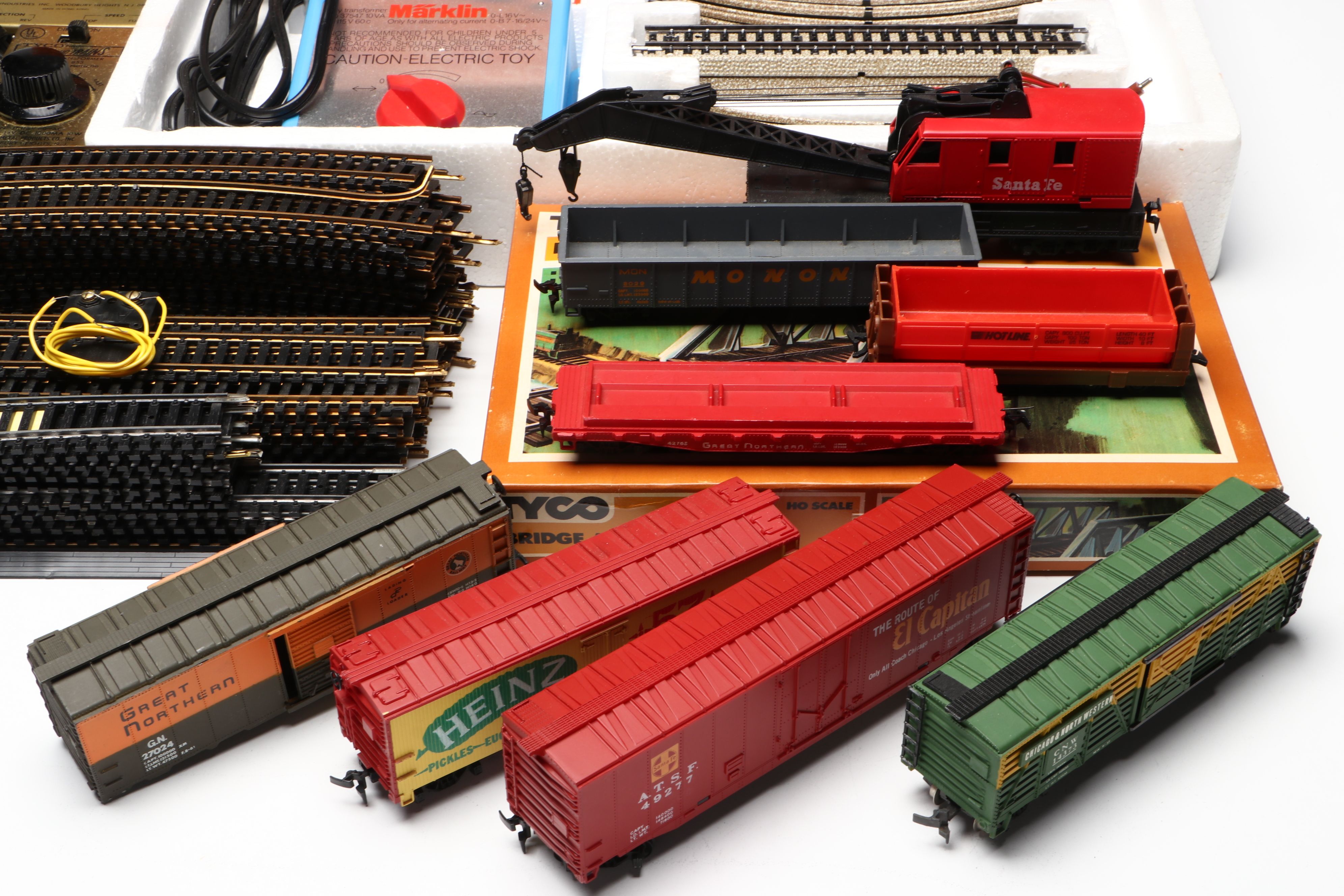 Tyco and Märklin HO Scale Train Cars and Accessories