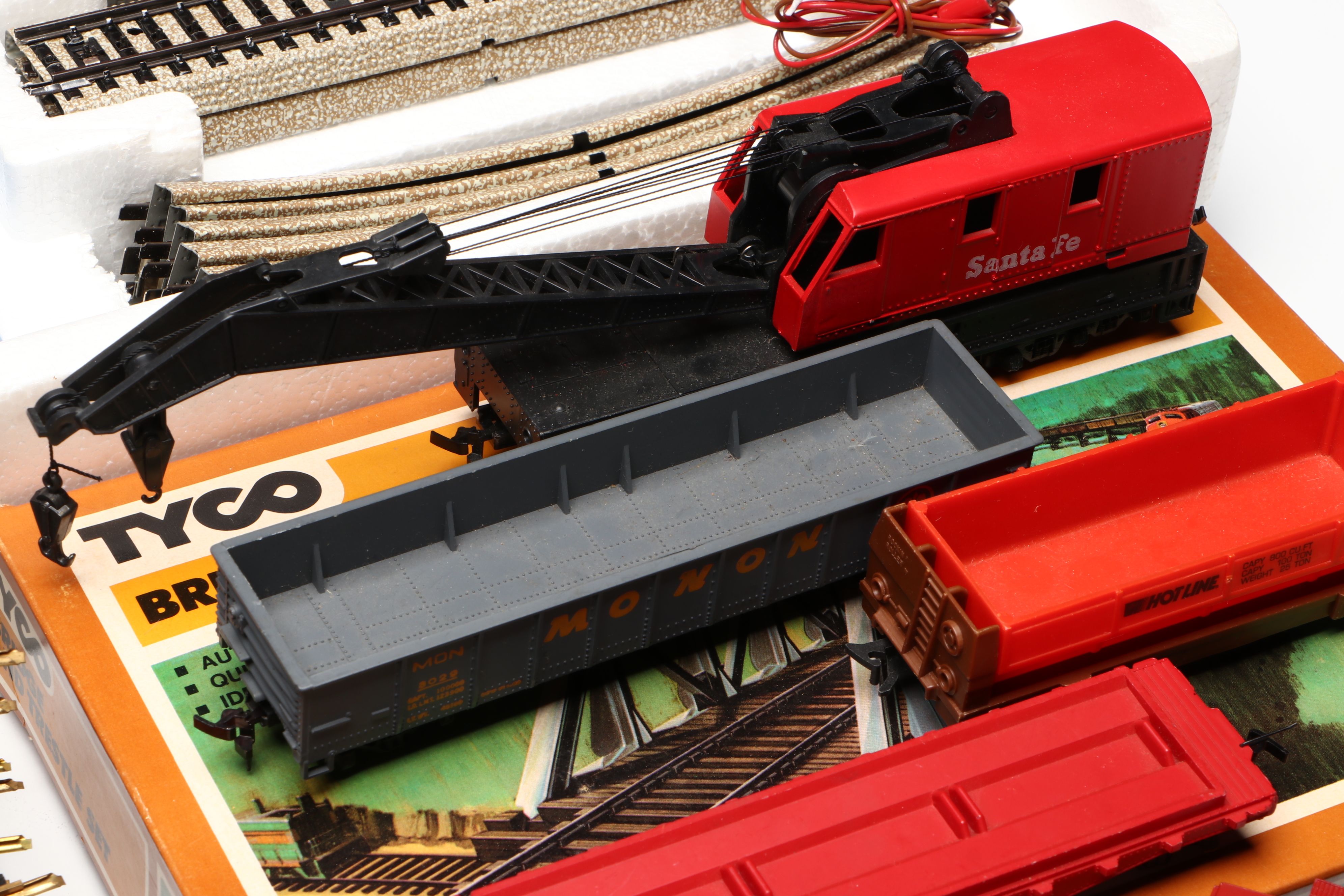 Tyco and Märklin HO Scale Train Cars and Accessories