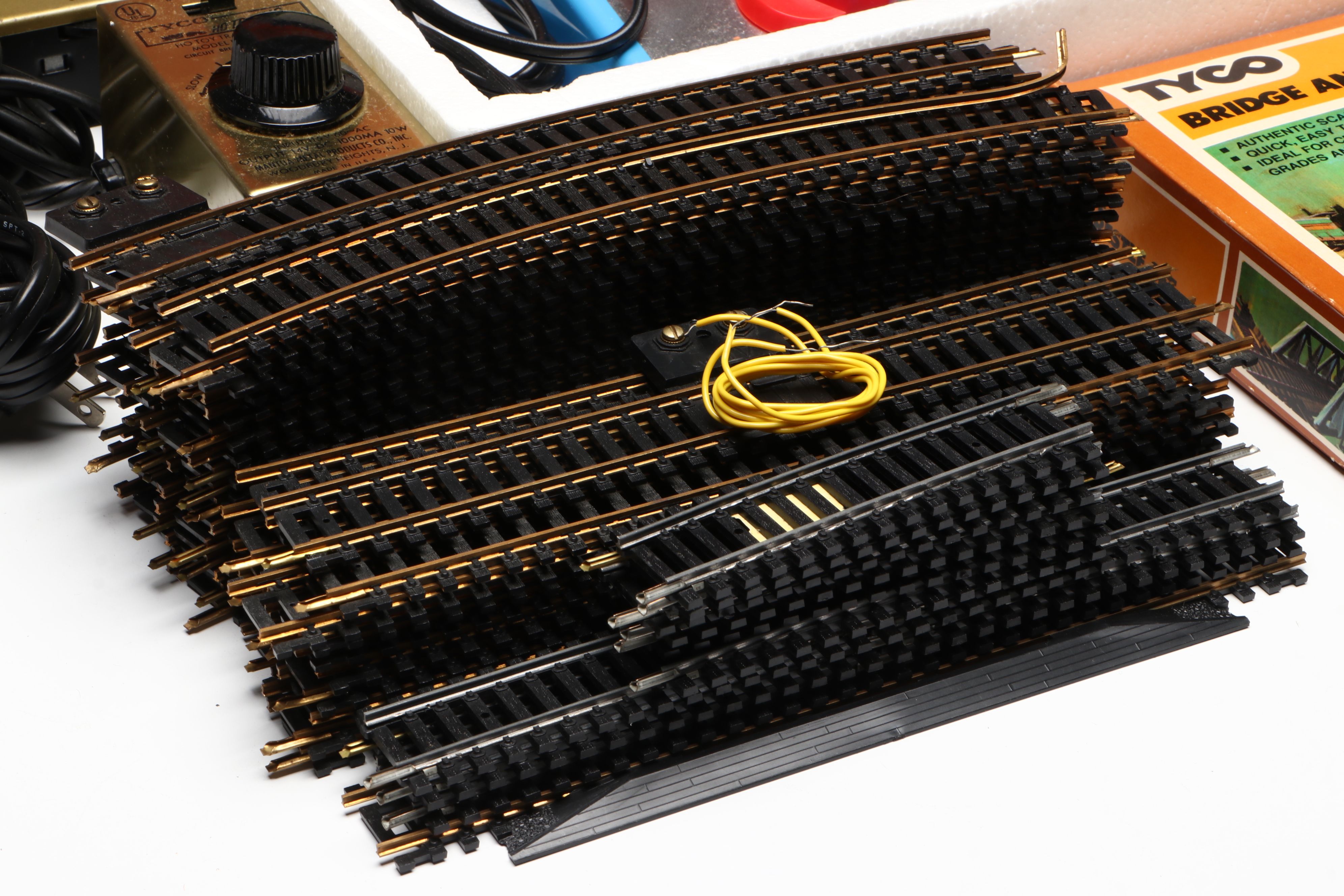 Tyco and Märklin HO Scale Train Cars and Accessories