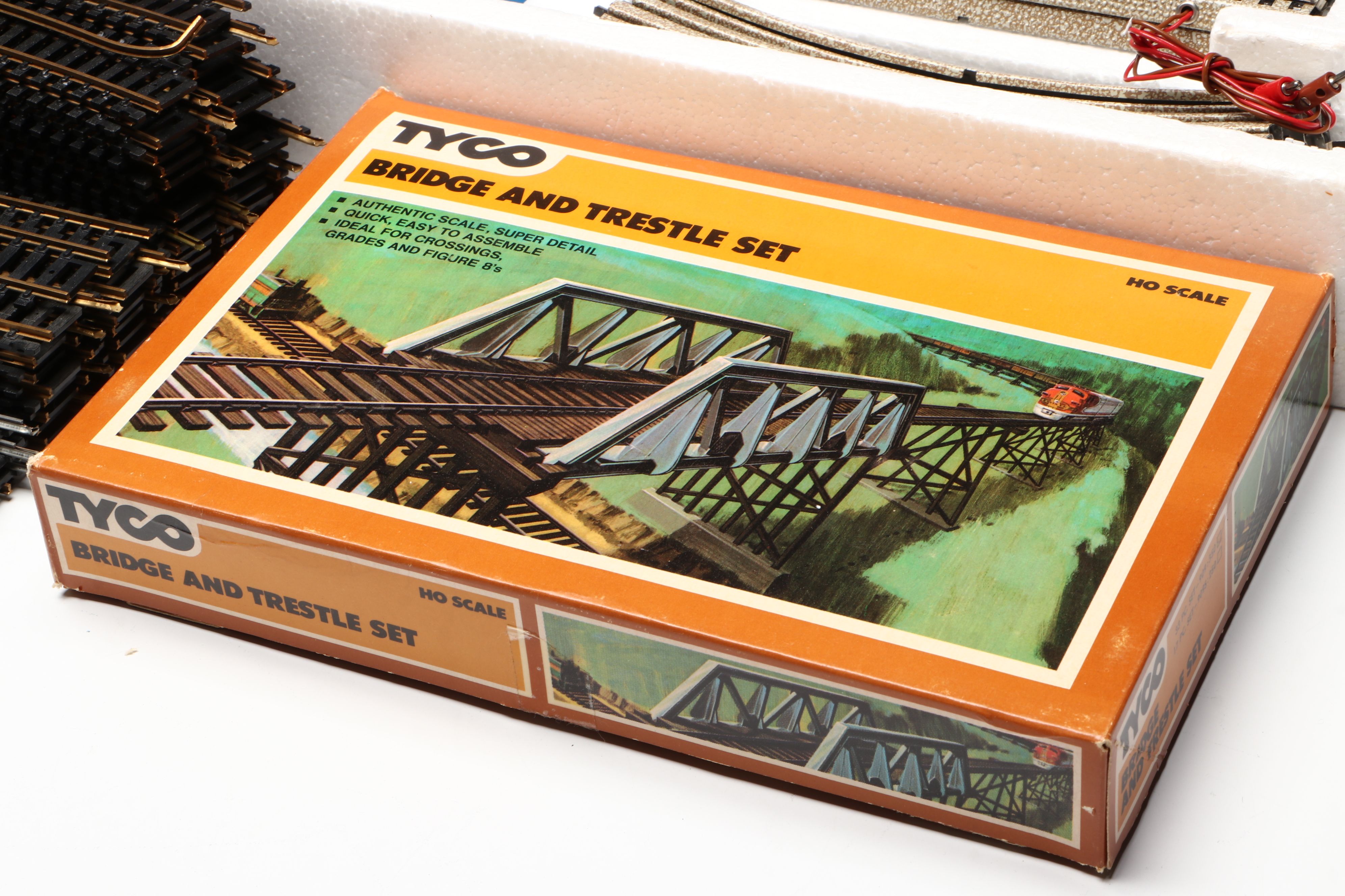 Tyco and Märklin HO Scale Train Cars and Accessories