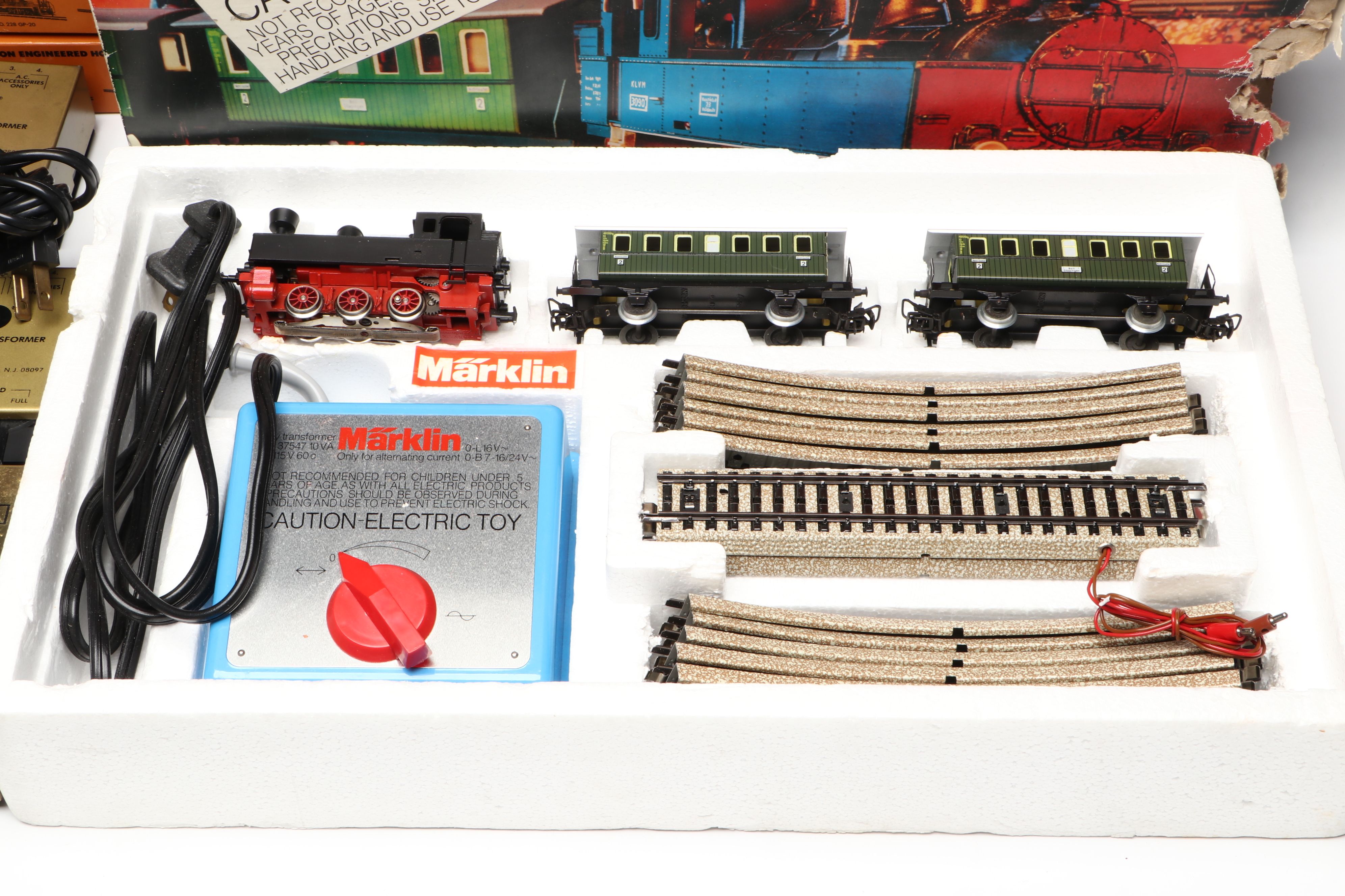 Tyco and Märklin HO Scale Train Cars and Accessories
