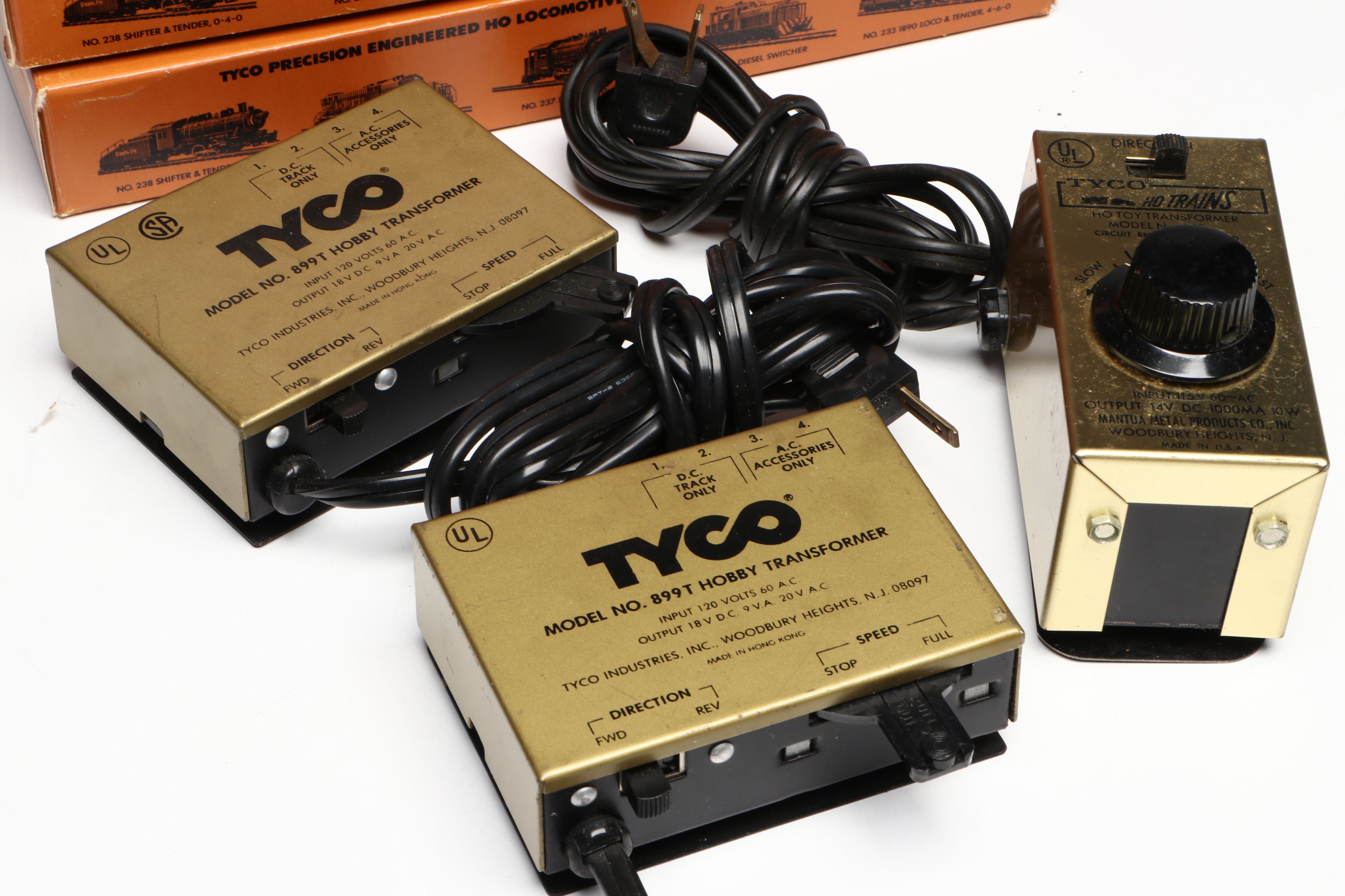 Tyco and Märklin HO Scale Train Cars and Accessories