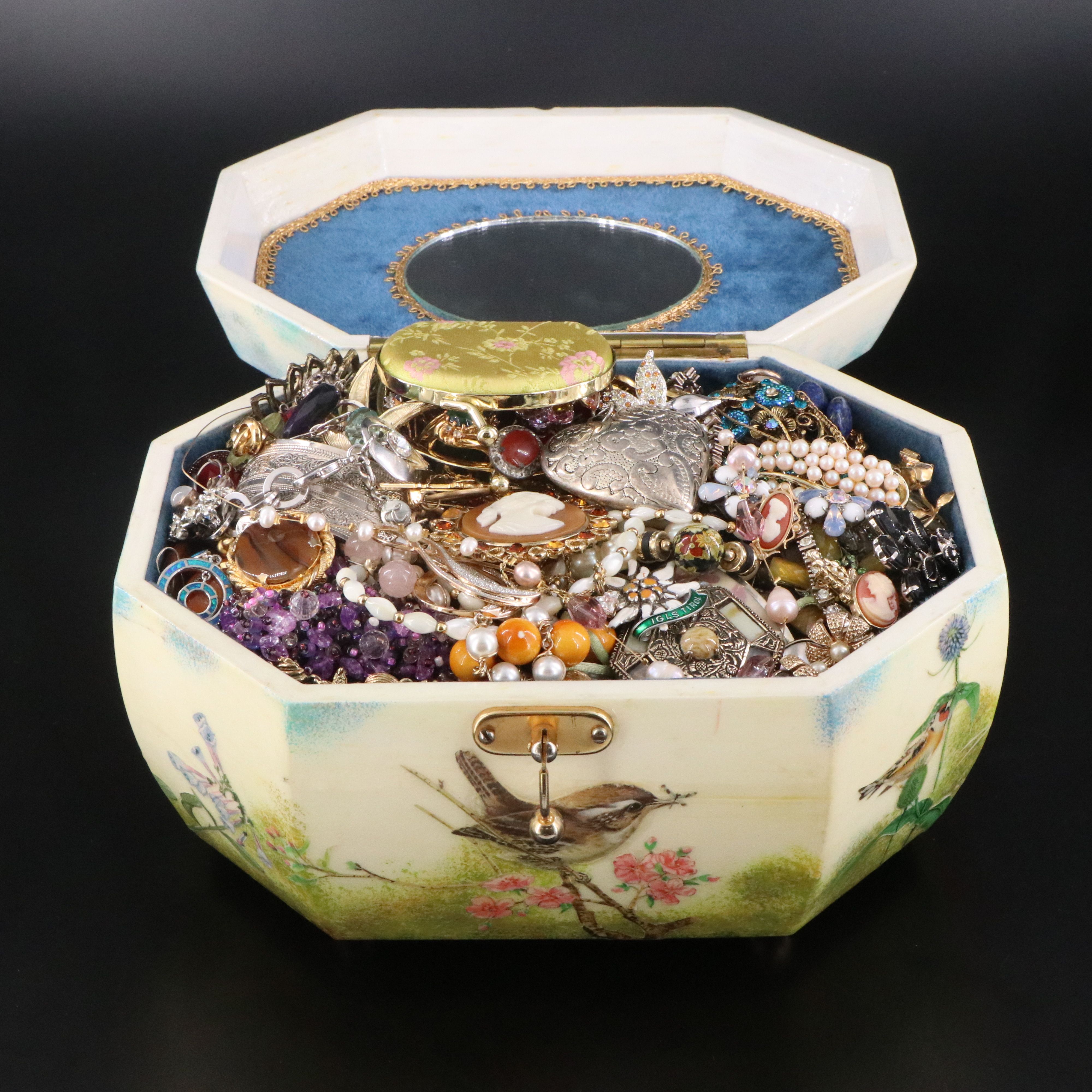 Uncommon Discoveries: Jewelry Collection