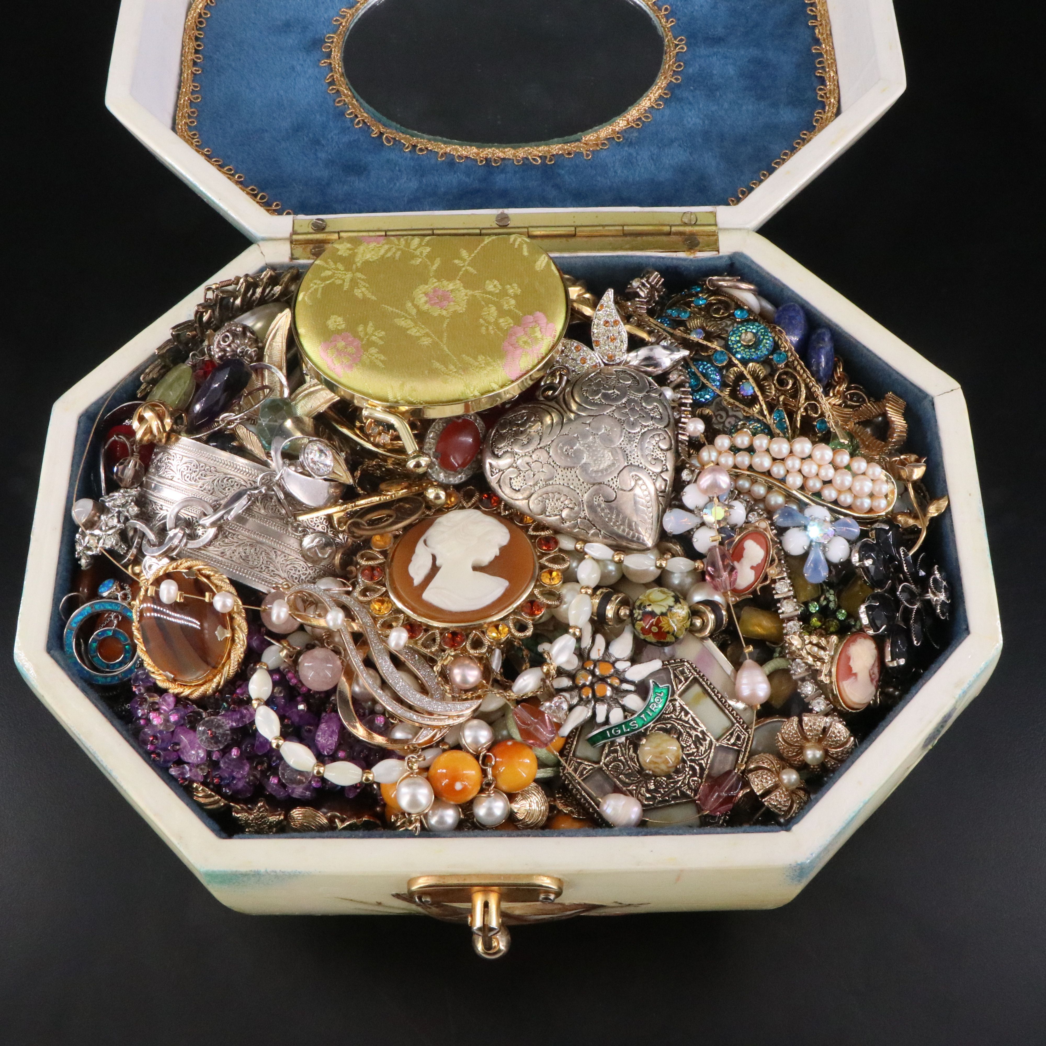 Uncommon Discoveries: Jewelry Collection