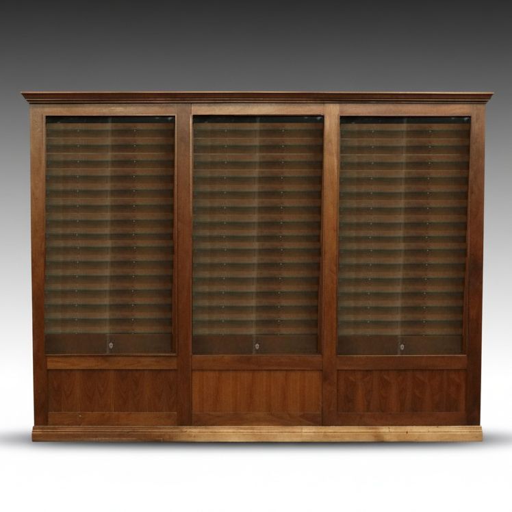 Large-Scale Traditional Style Wood Display Cabinet