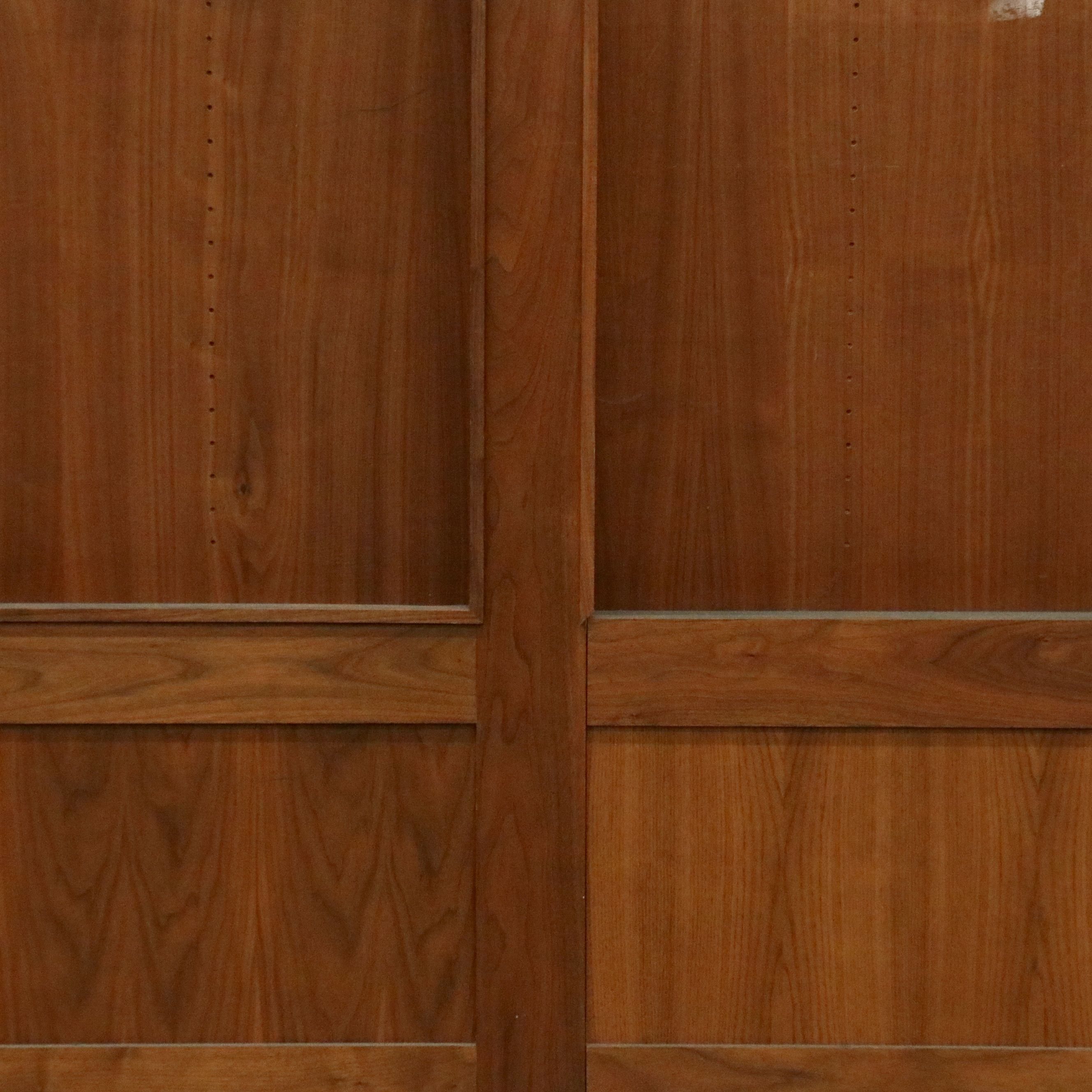 Large-Scale Traditional Style Wood Display Cabinet