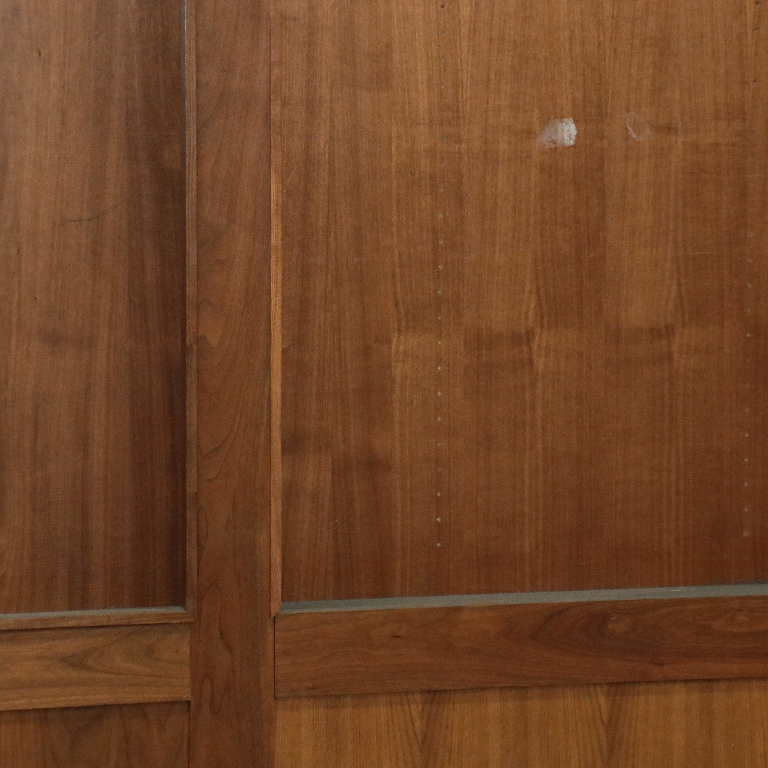 Large-Scale Traditional Style Wood Display Cabinet