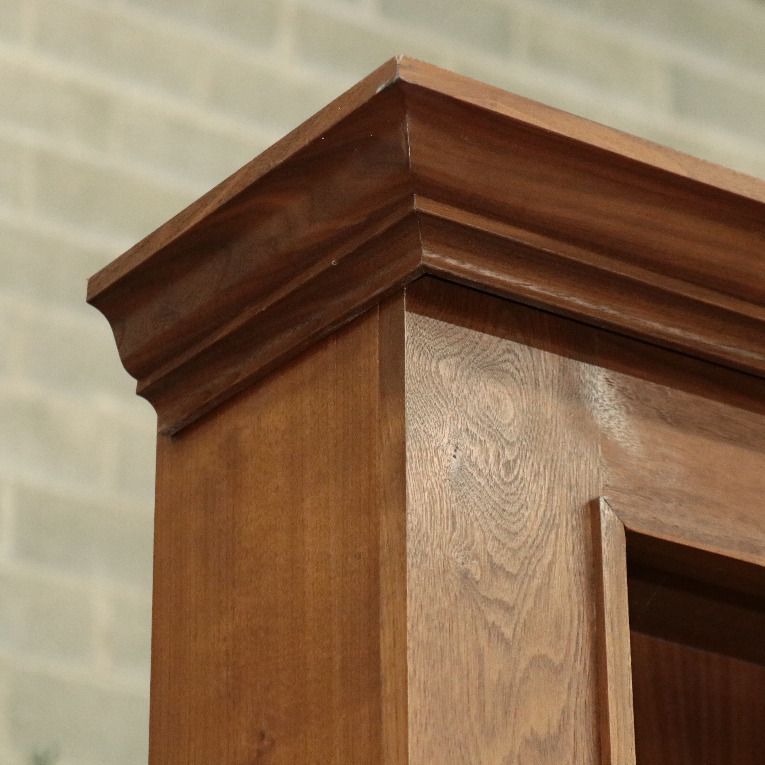 Large-Scale Traditional Style Wood Display Cabinet