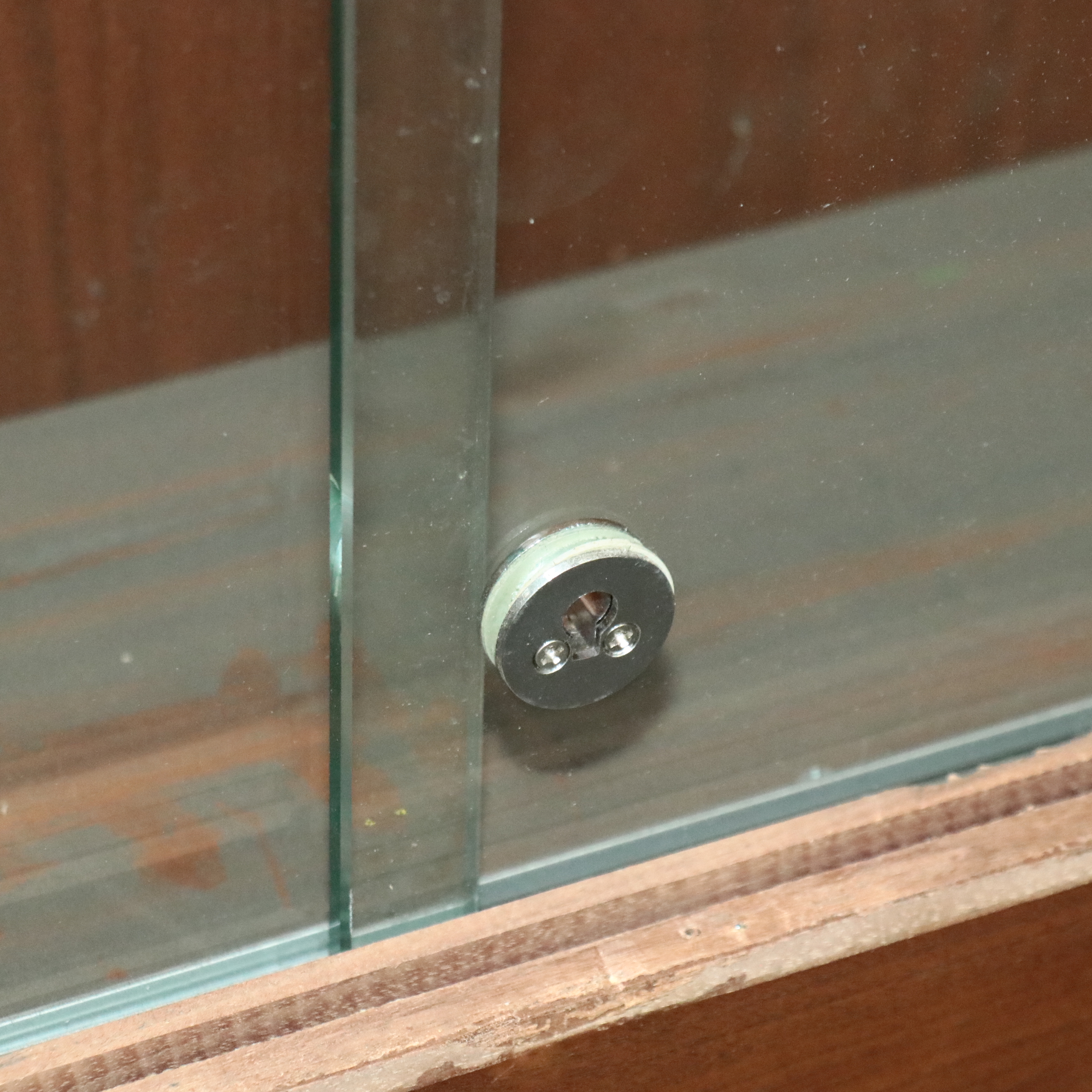 Large-Scale Traditional Style Wood Display Cabinet