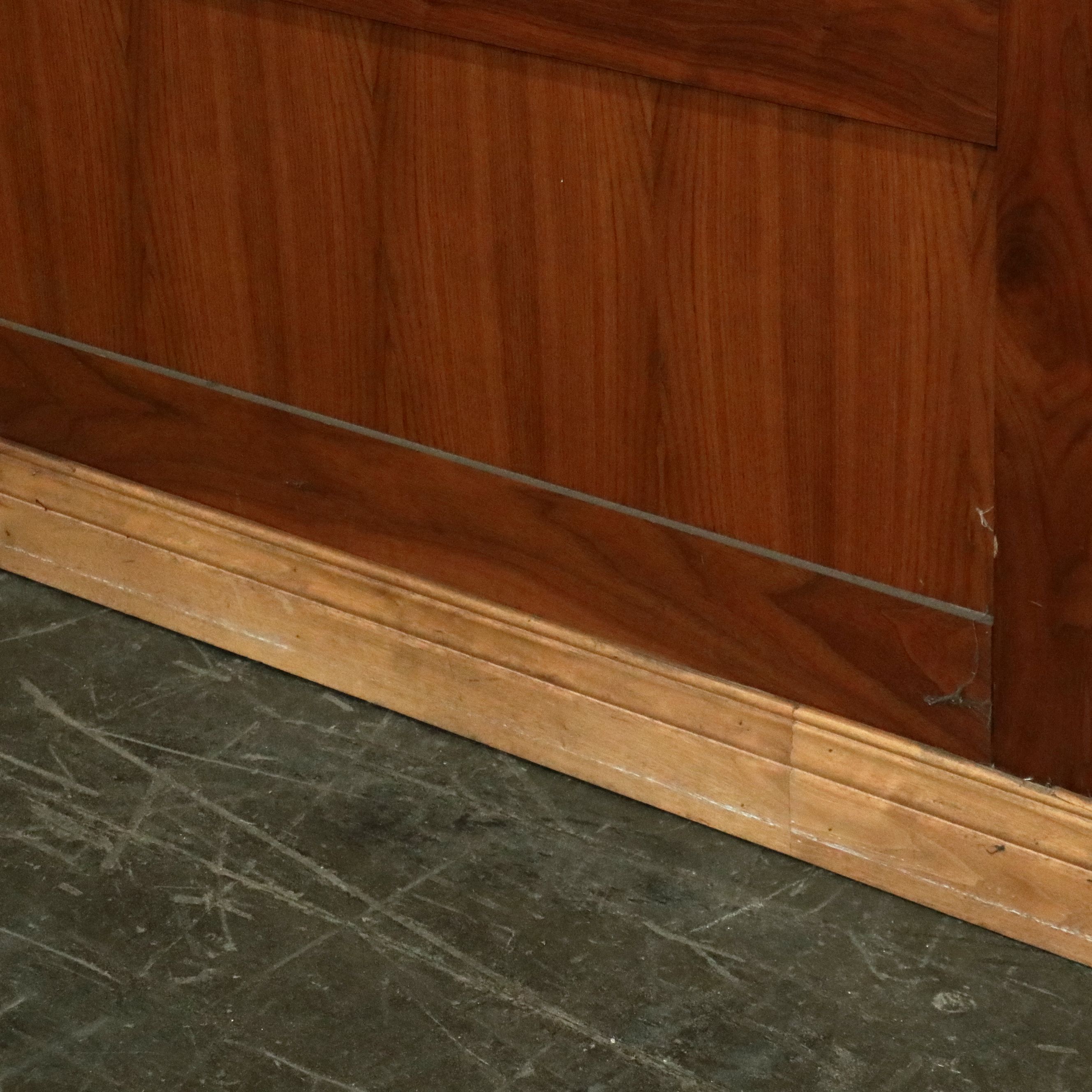 Large-Scale Traditional Style Wood Display Cabinet