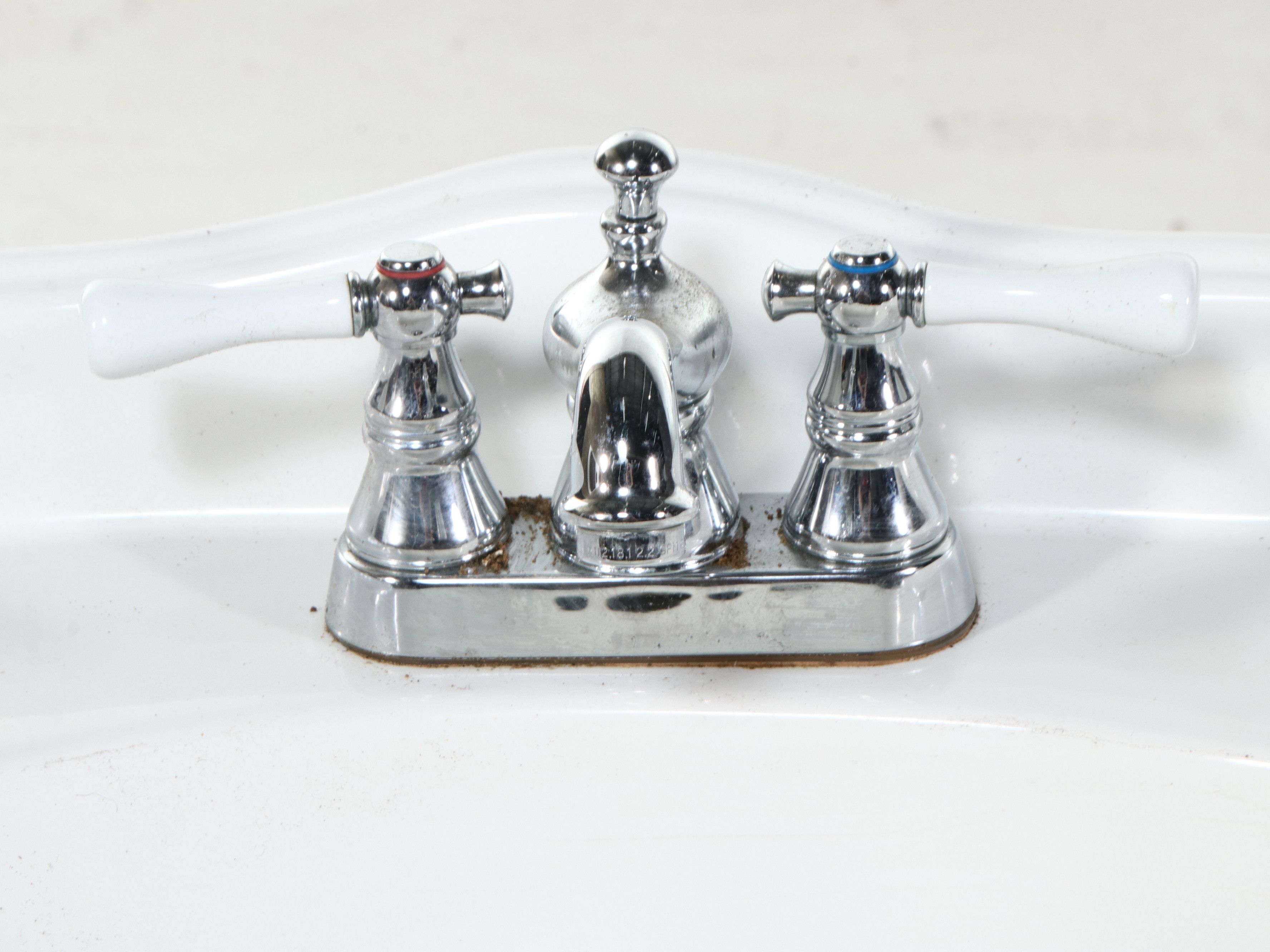 White Ceramic Pedestal Bathroom Sink