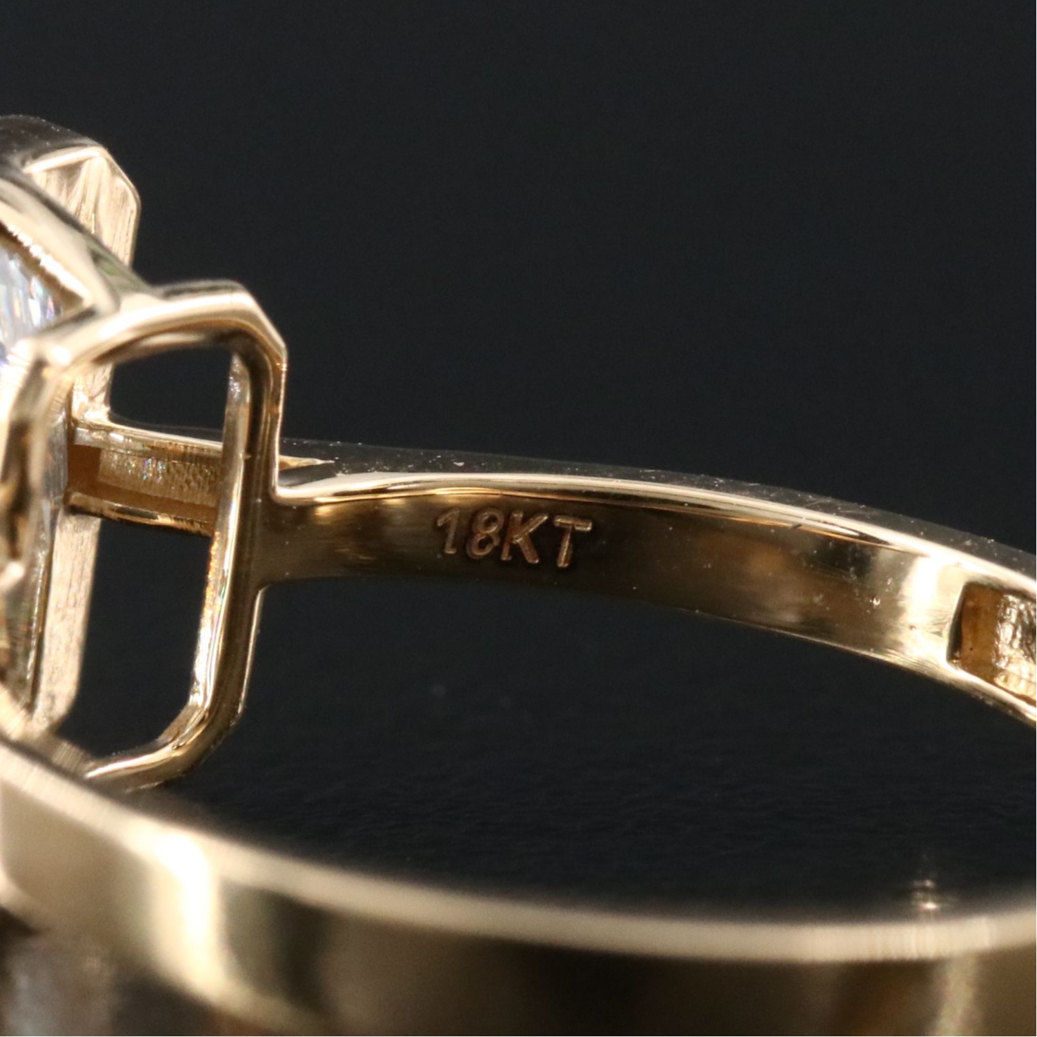 18K 1.96 CT Lab Grown Diamond Solitaire Ring with IGI Report