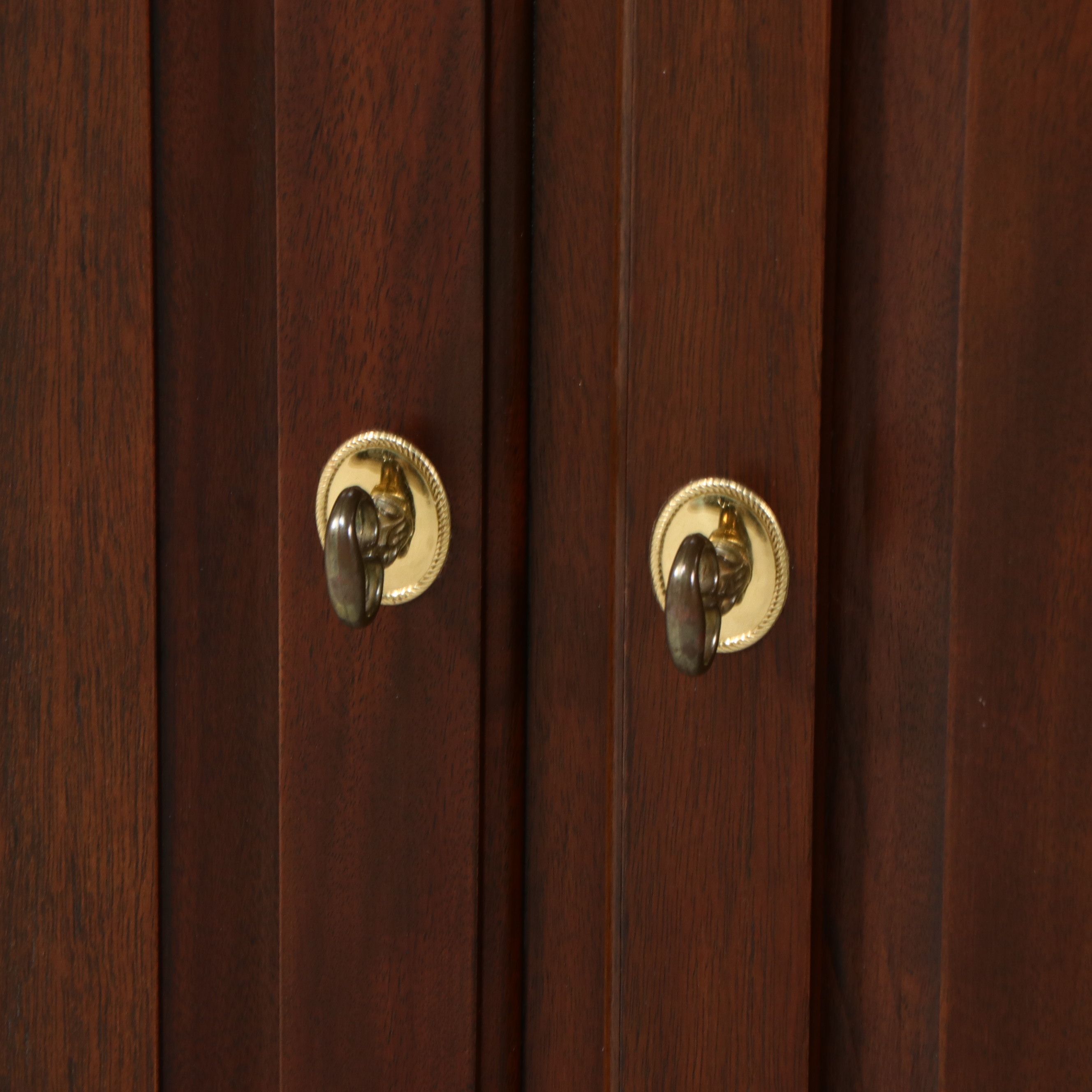 Knob Creek Chippendale Style Mahogany Breakfront China Cabinet