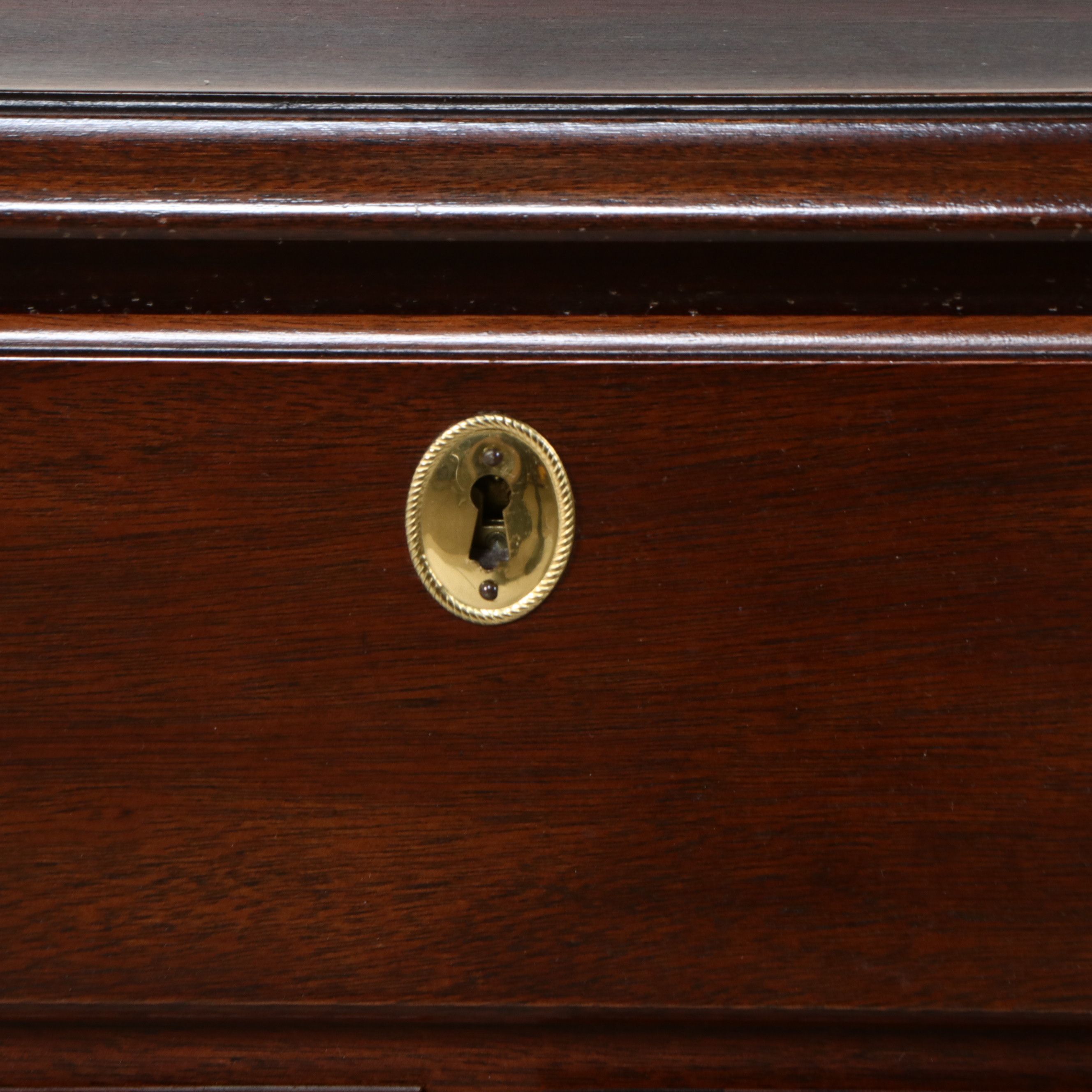 Knob Creek Chippendale Style Mahogany Breakfront China Cabinet