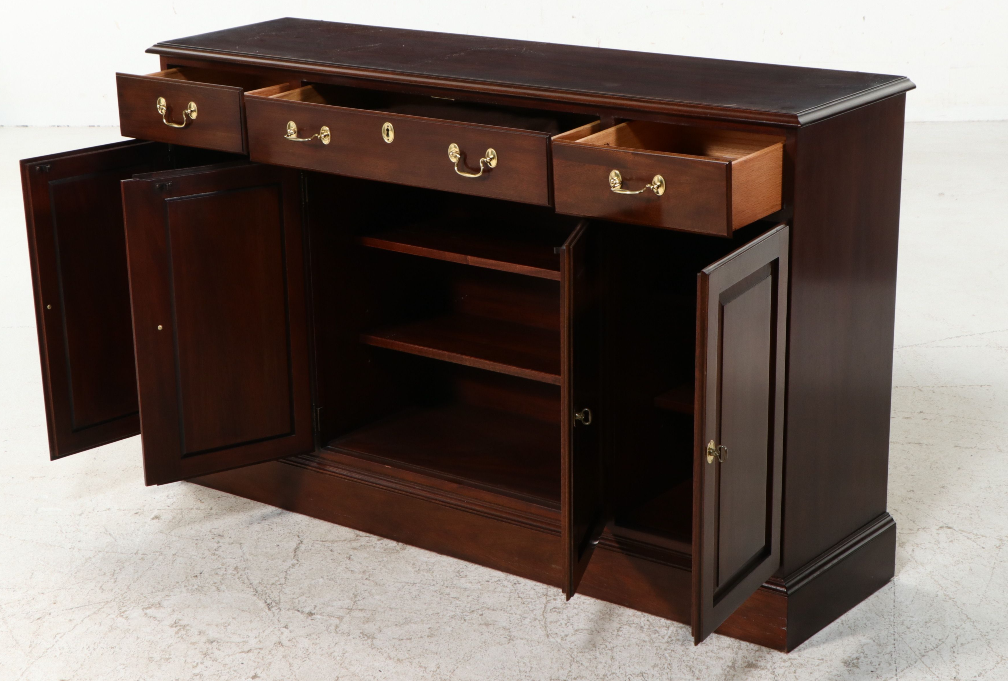 Knob Creek Chippendale Style Mahogany Breakfront China Cabinet