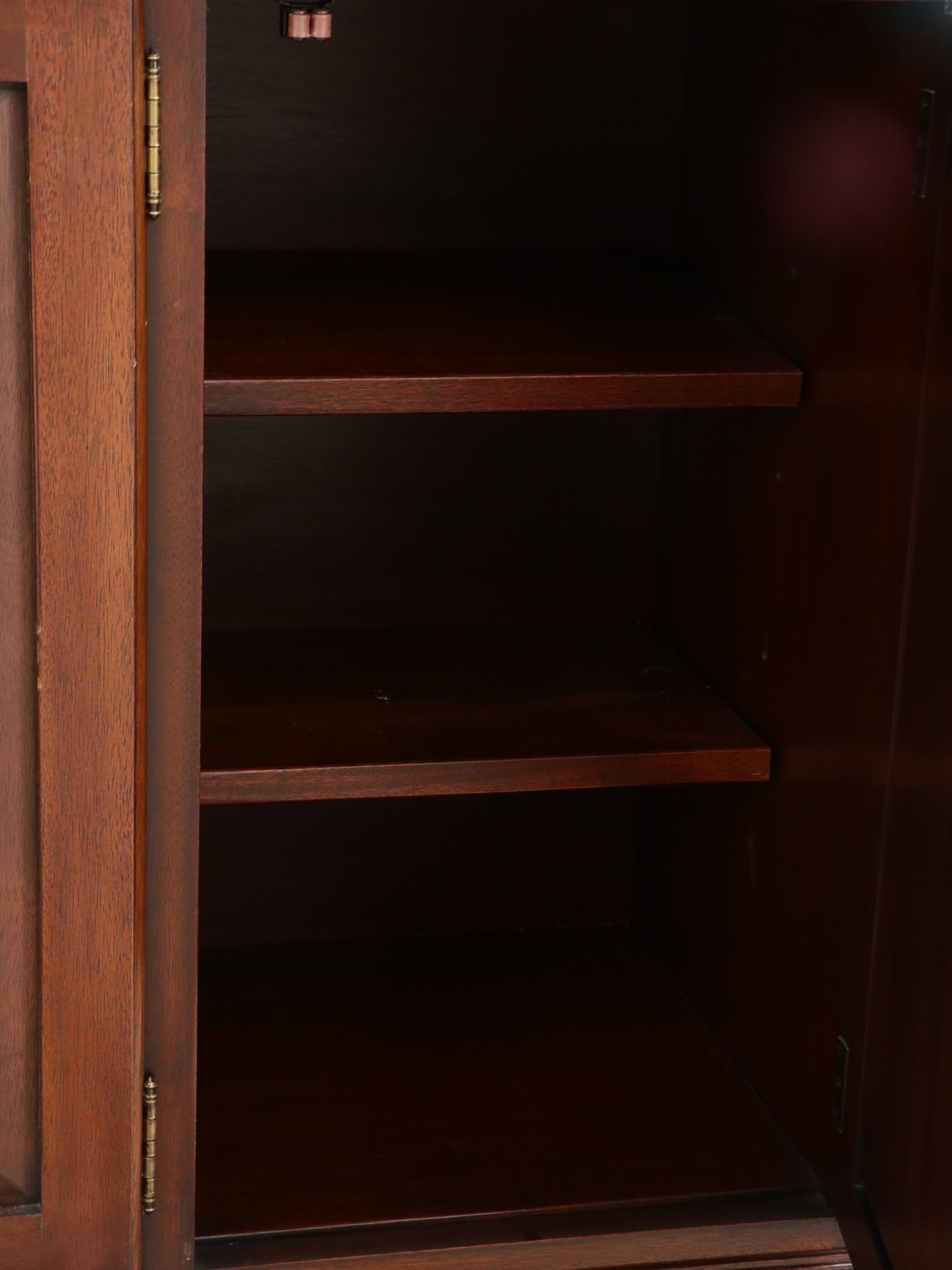 Knob Creek Chippendale Style Mahogany Breakfront China Cabinet