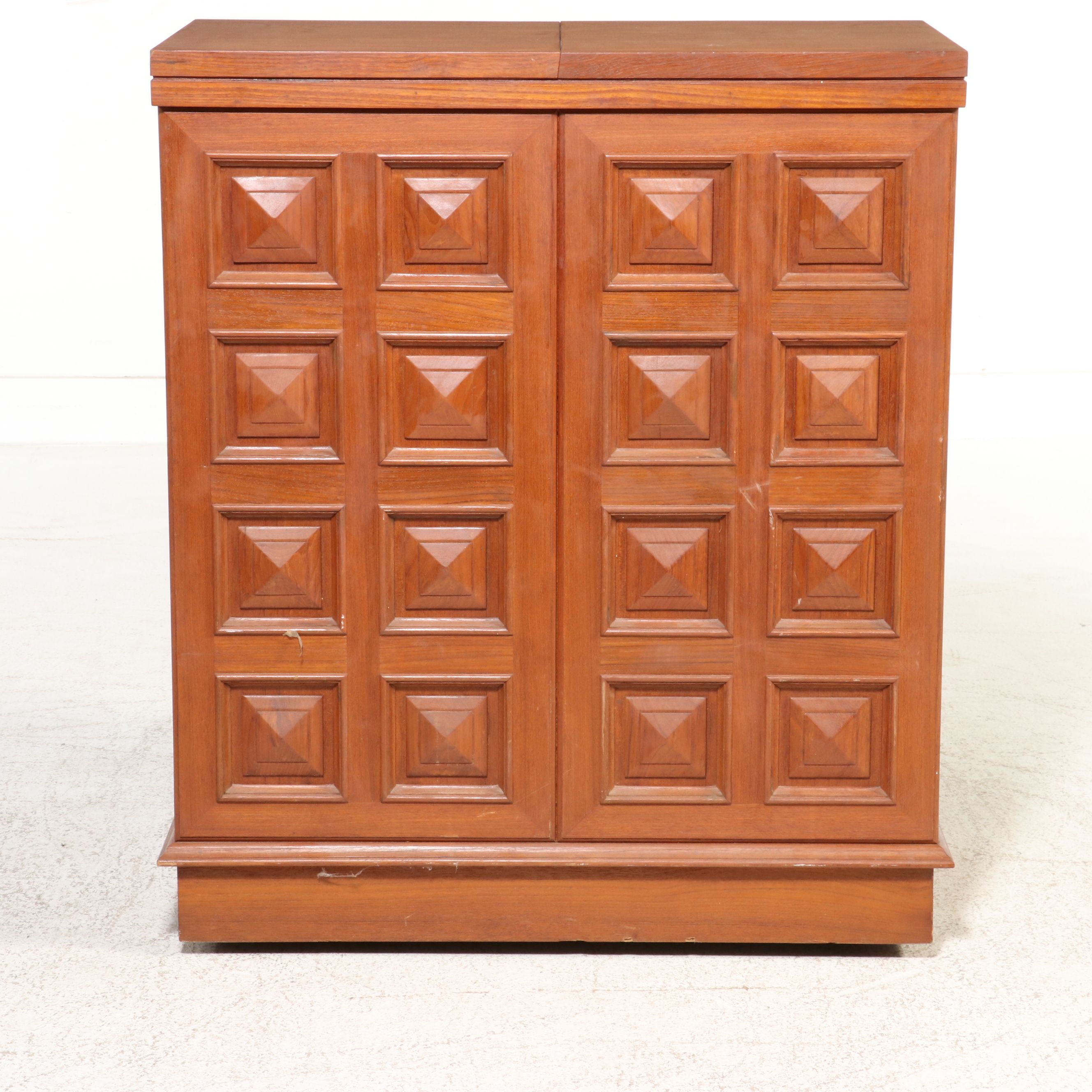 Mid Century Modern Brutalist Style Teak Flip-Top Bar Cabinet, Mid to Late 20th C