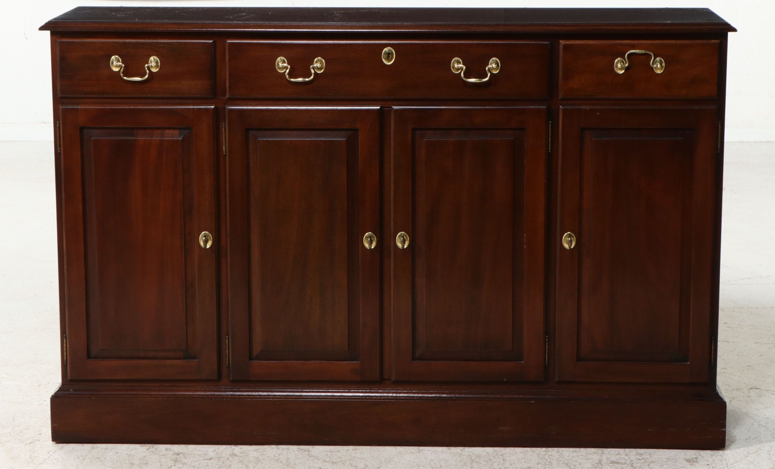 Knob Creek Chippendale Style Mahogany Breakfront China Cabinet