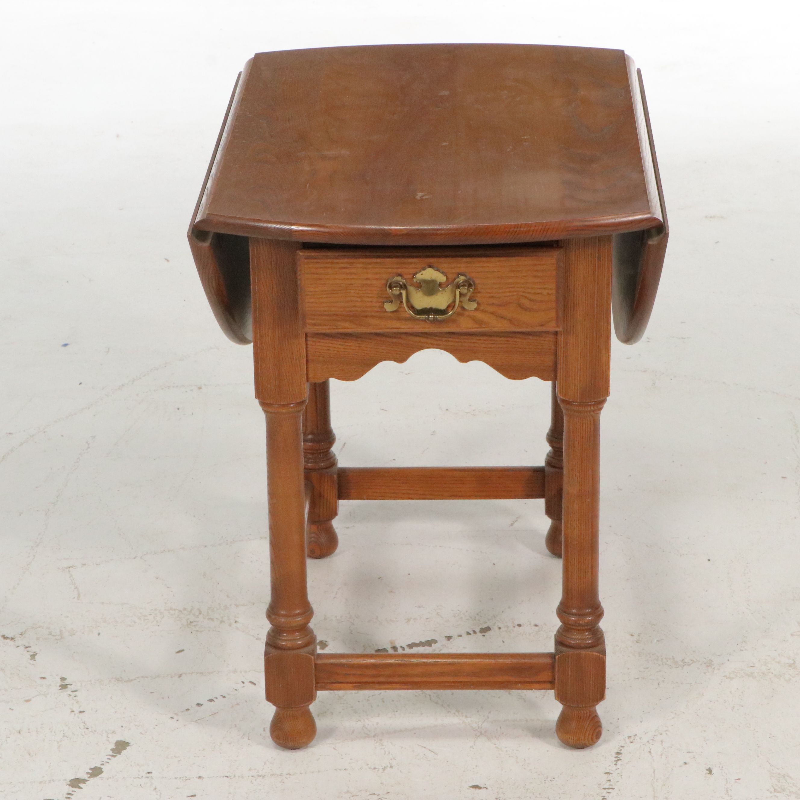 Colonial Revival Oak Drop-Leaf Side Table with Drawer, Late 20th Century