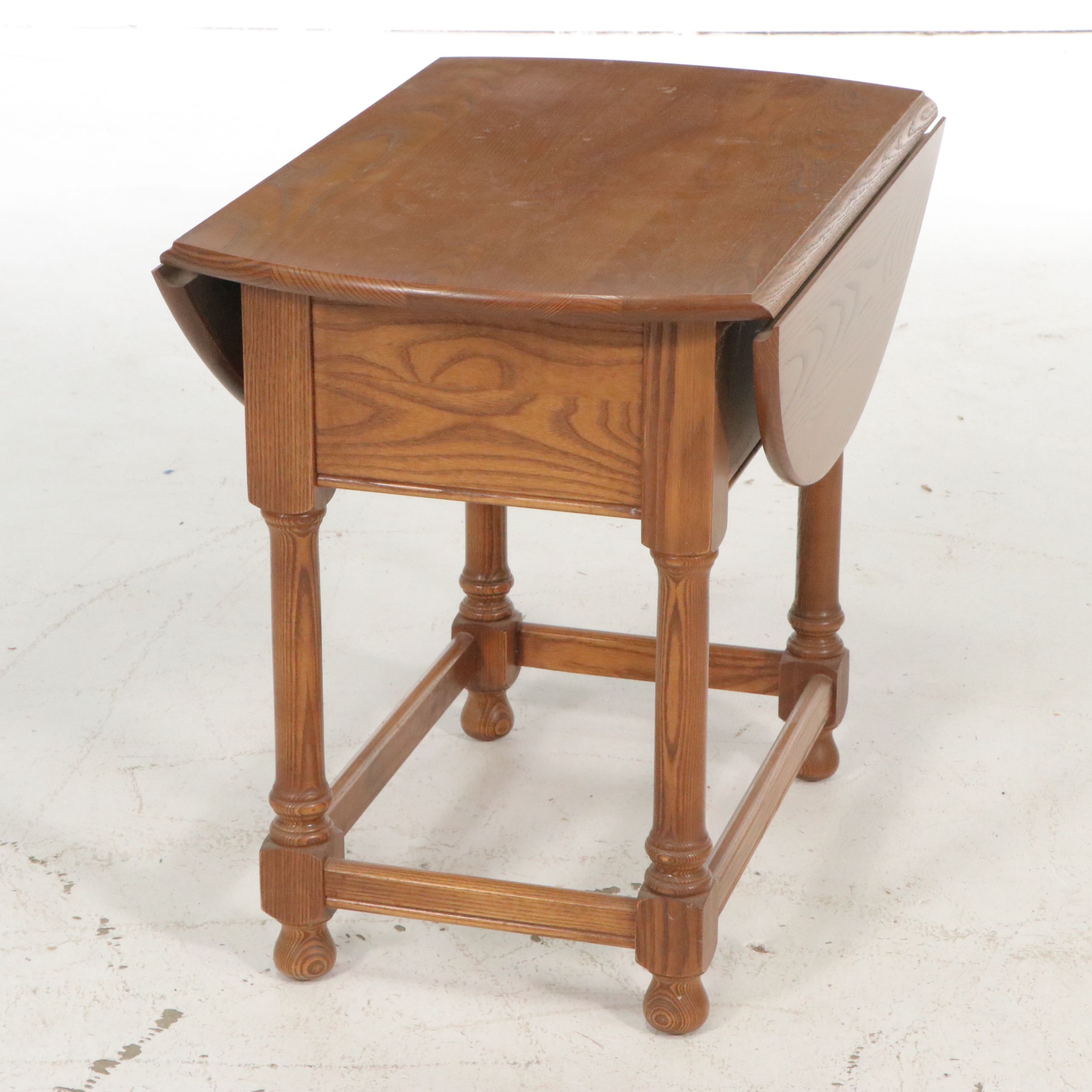 Colonial Revival Oak Drop-Leaf Side Table with Drawer, Late 20th Century