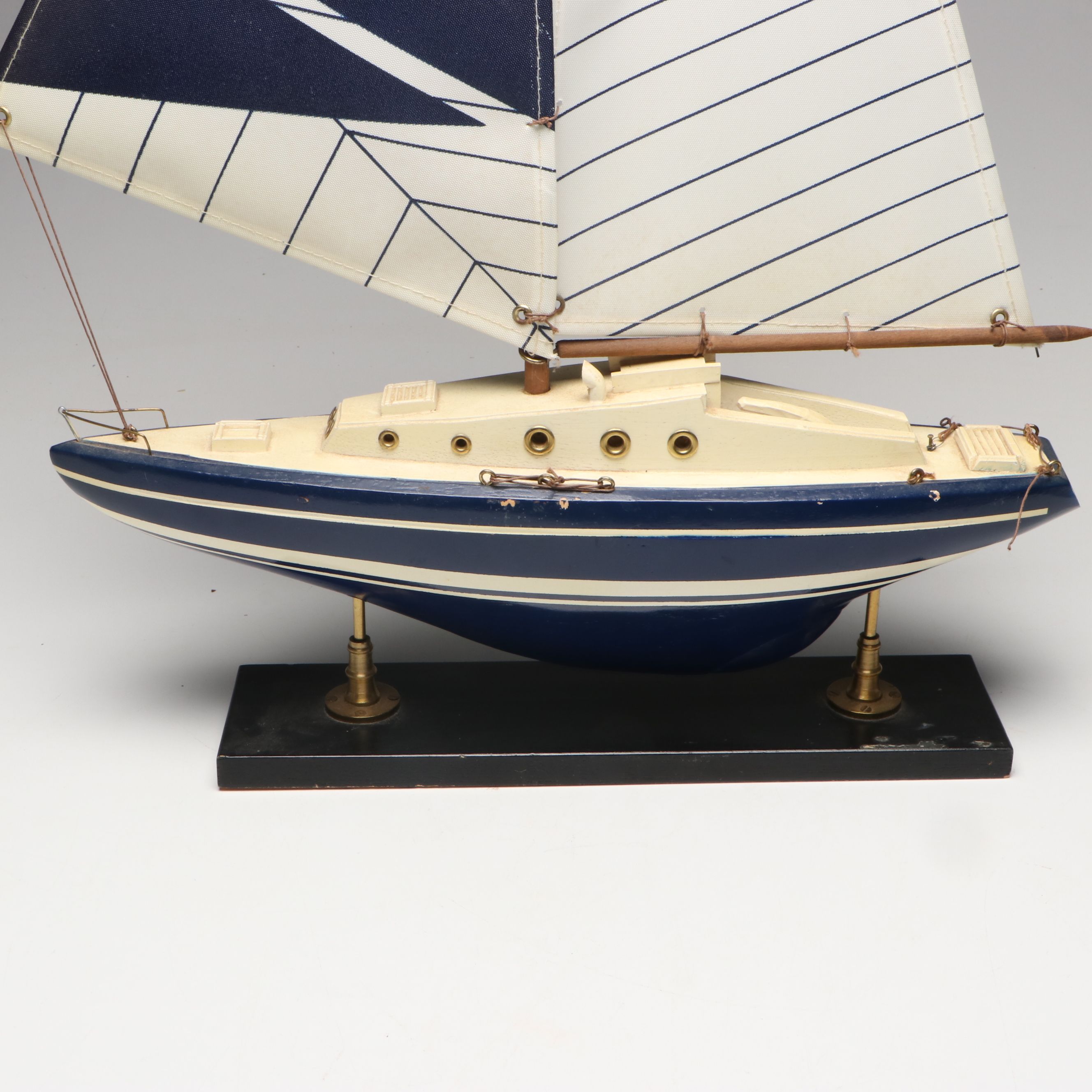 F-117 Sailboat Model