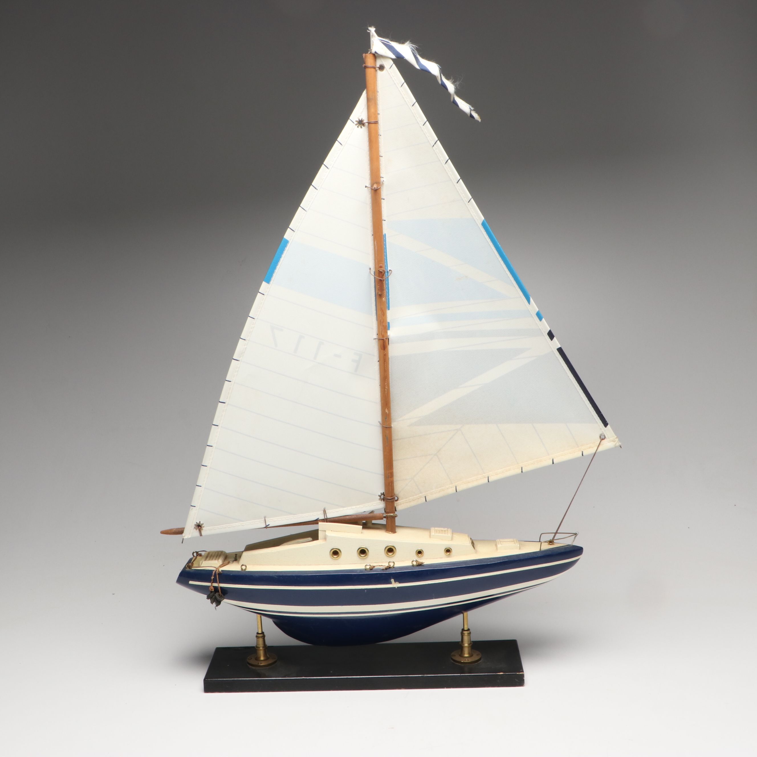 F-117 Sailboat Model