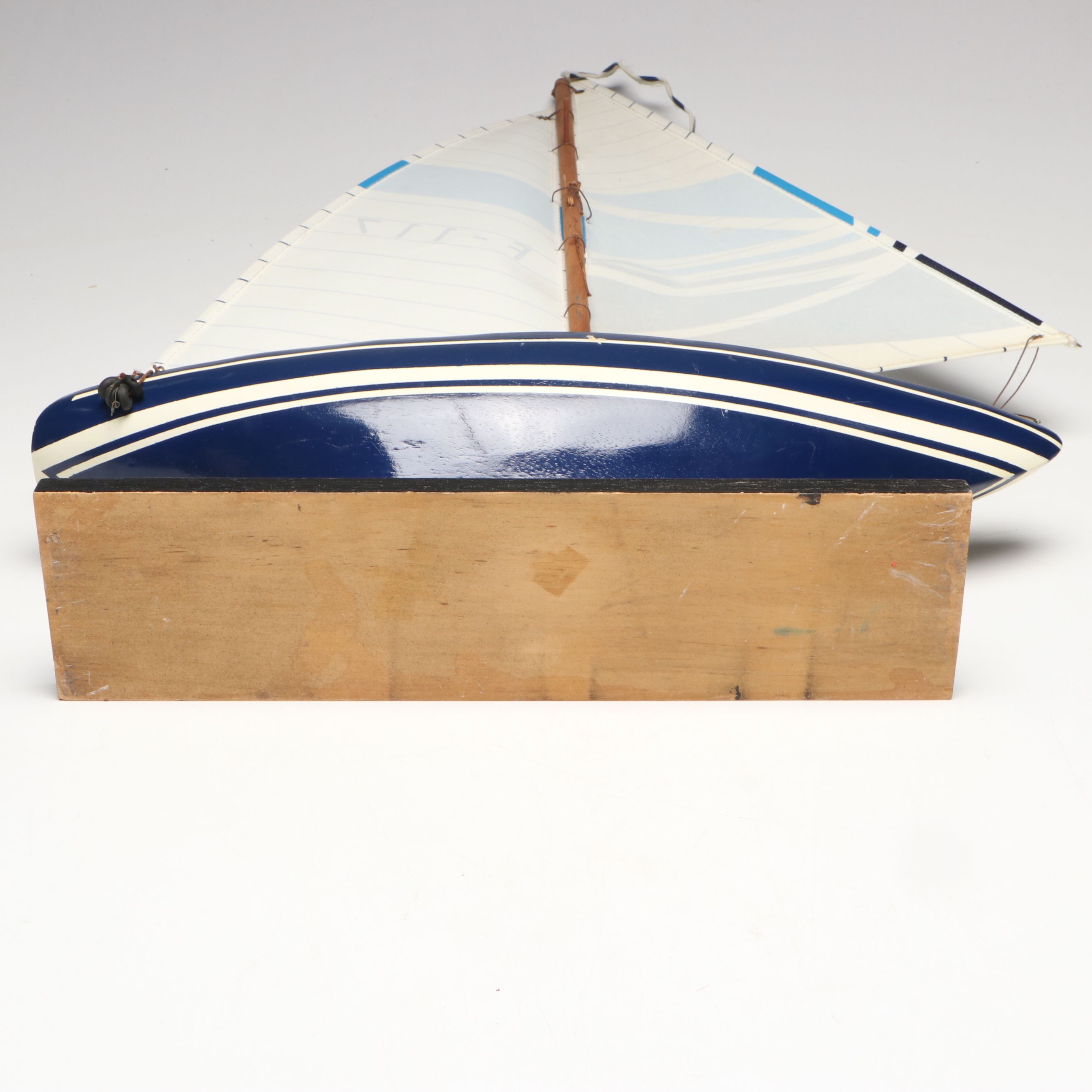 F-117 Sailboat Model