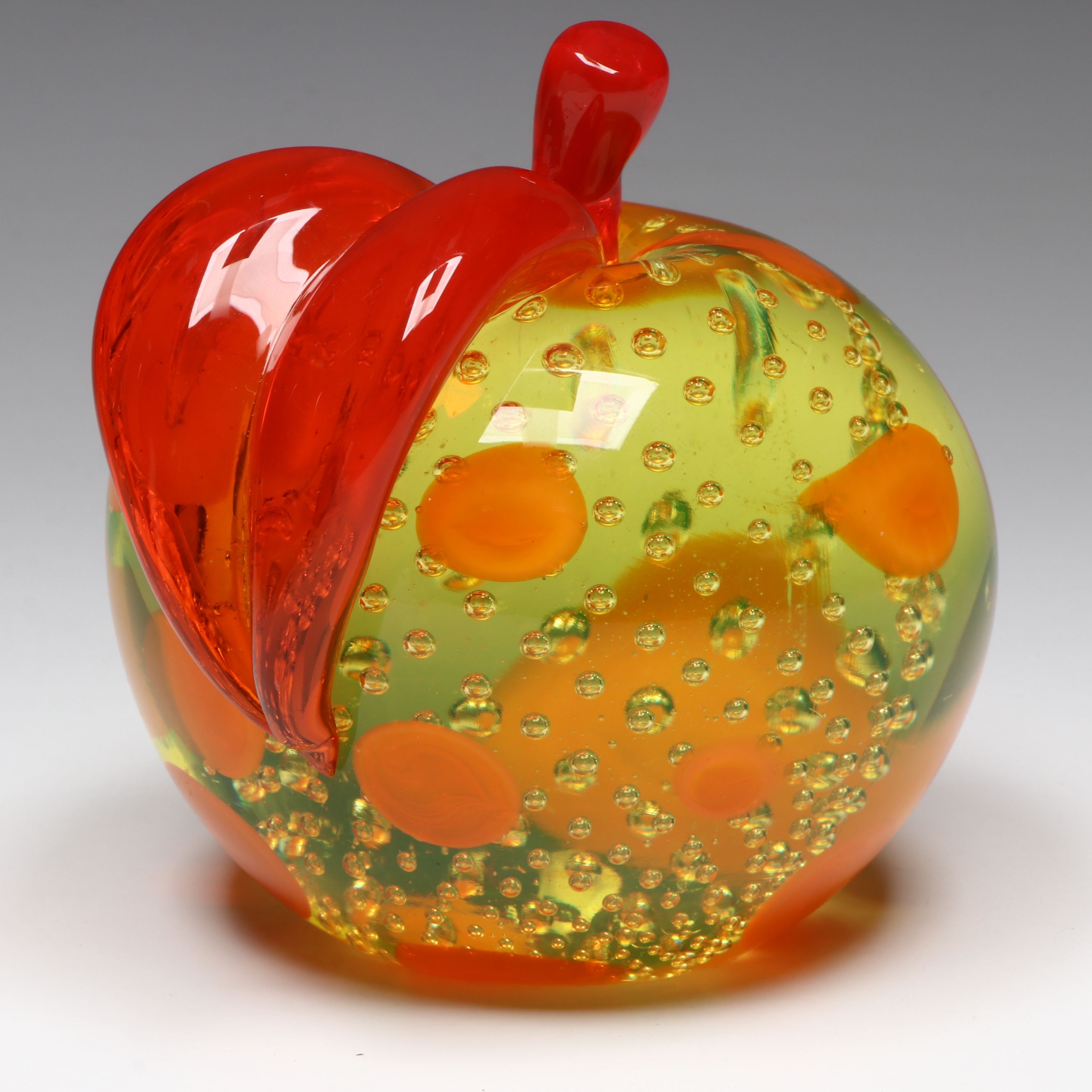 Attributed to Gino Cenedese Controlled Bubble Art Glass Apple Figure