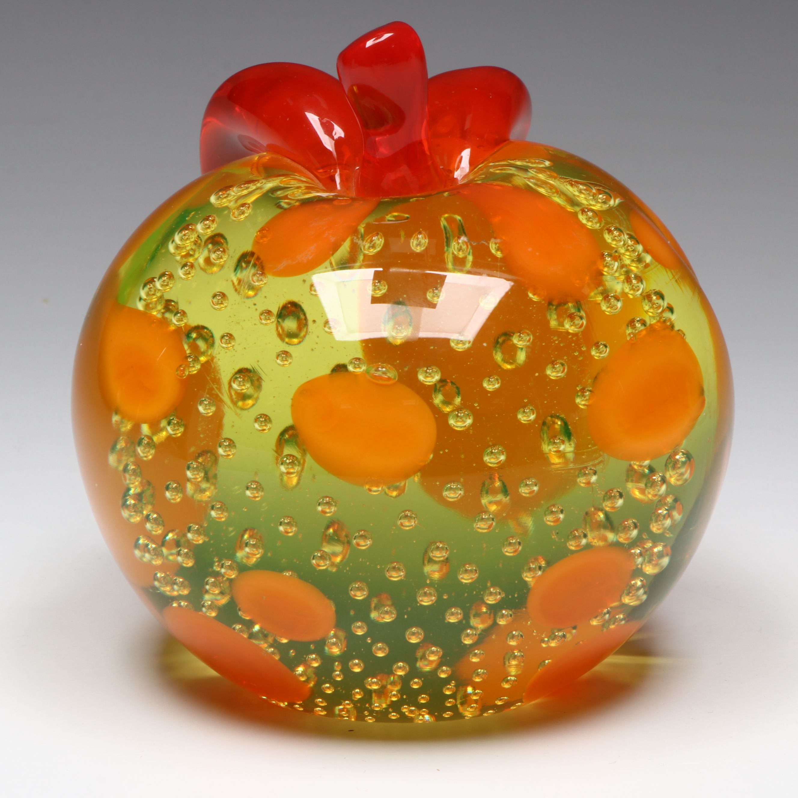 Attributed to Gino Cenedese Controlled Bubble Art Glass Apple Figure