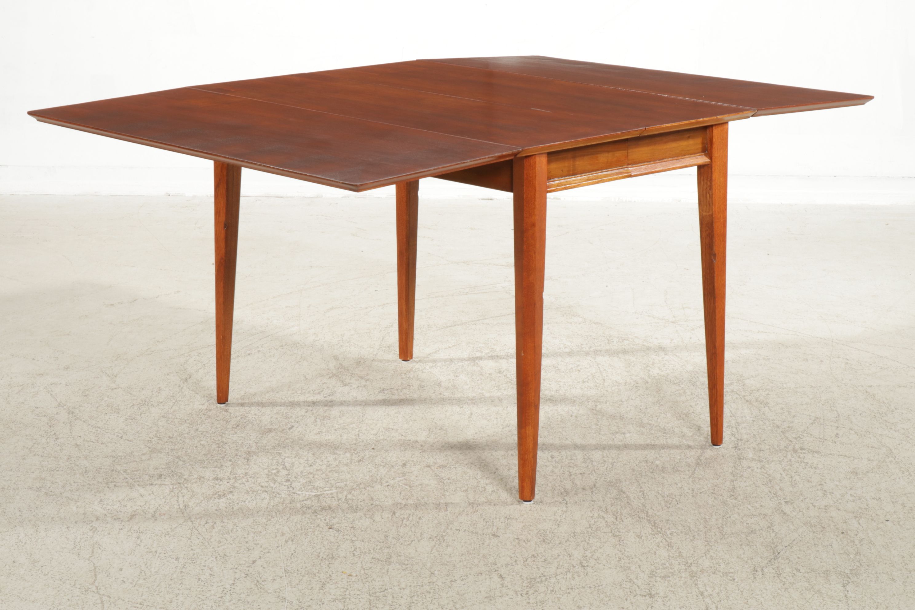Lane Hepplewhite Style Mahogany Drop Leaf Dining Table
