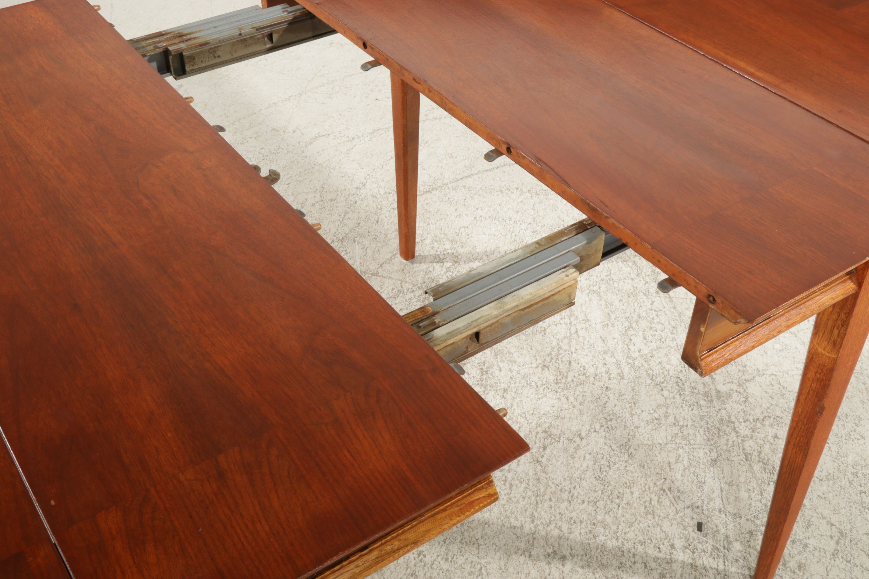 Lane Hepplewhite Style Mahogany Drop Leaf Dining Table
