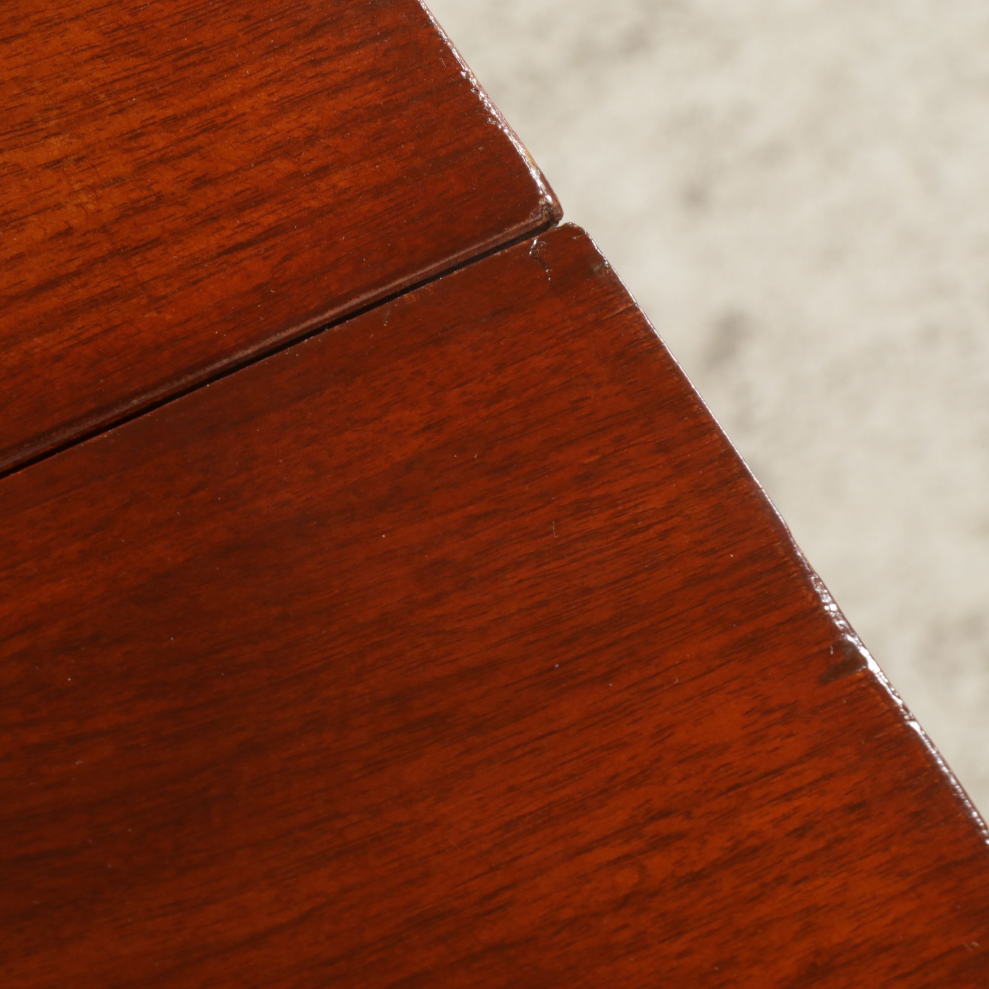 Lane Hepplewhite Style Mahogany Drop Leaf Dining Table