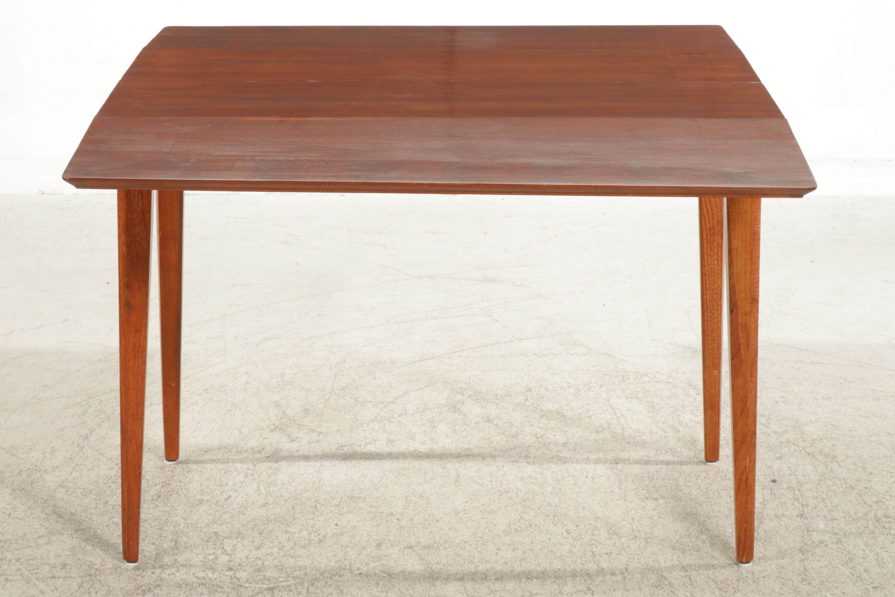 Lane Hepplewhite Style Mahogany Drop Leaf Dining Table