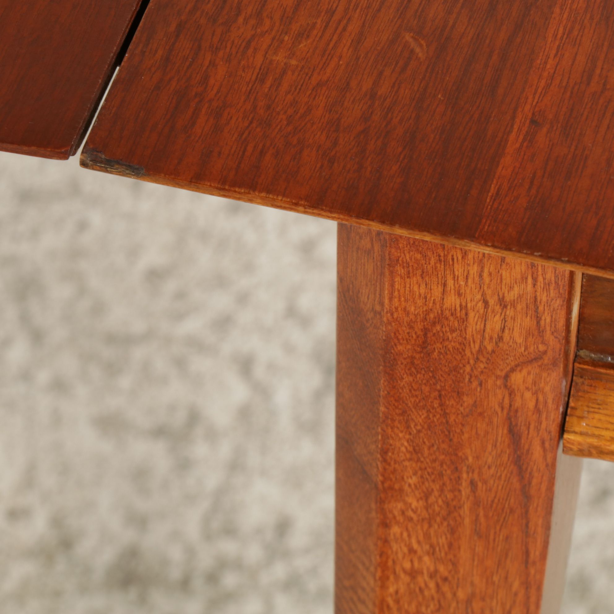 Lane Hepplewhite Style Mahogany Drop Leaf Dining Table