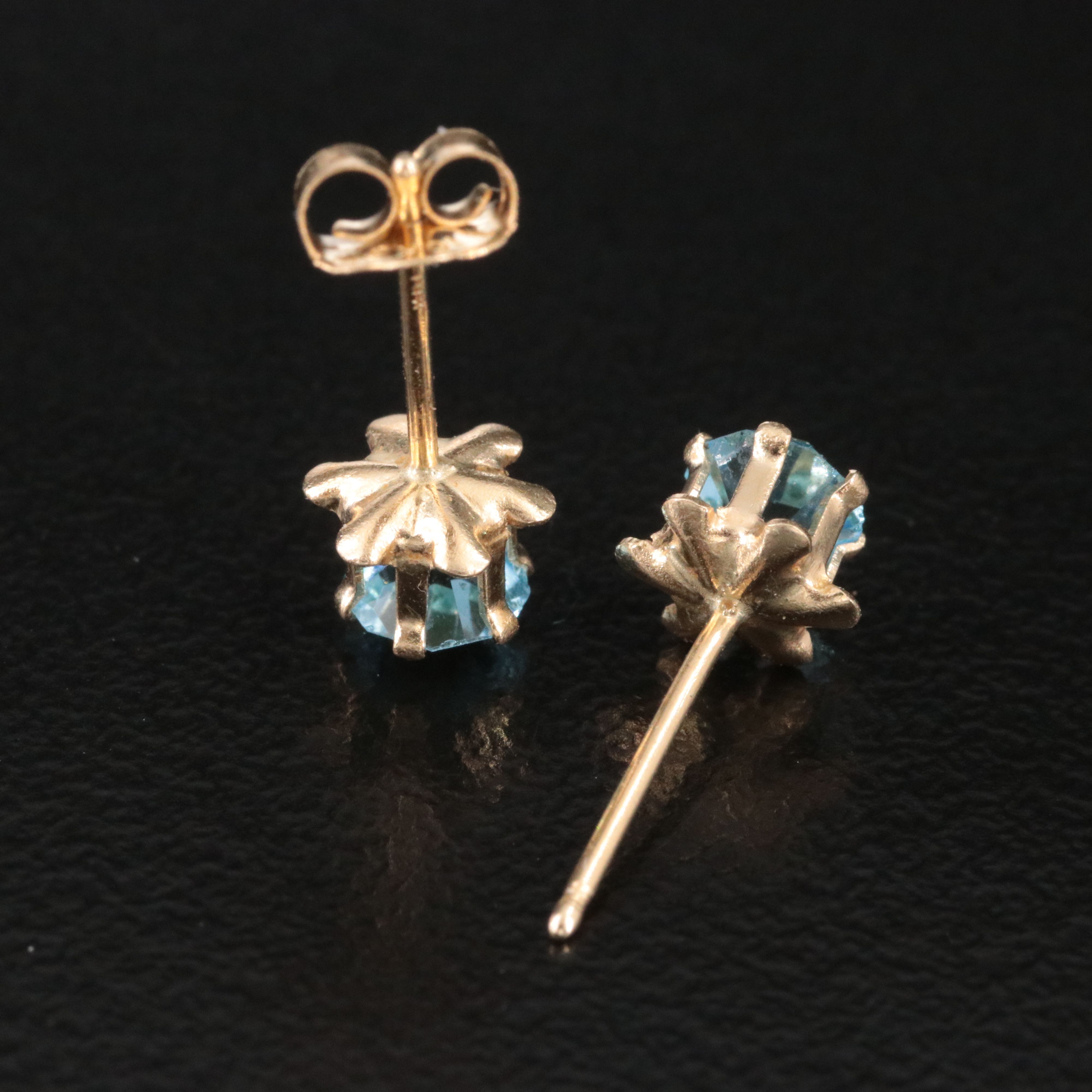 14K Buttercup Stud Earrings