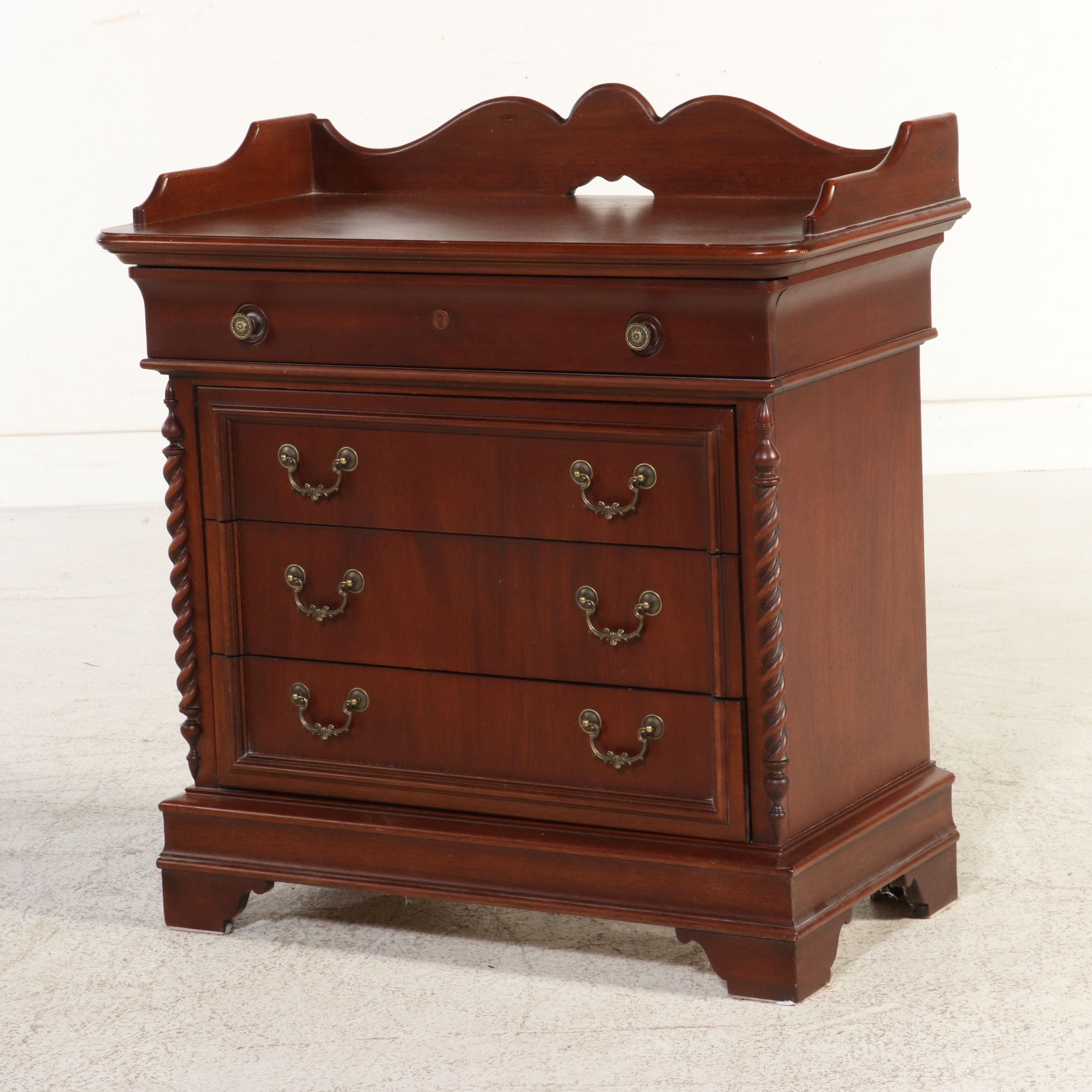 Lexington Furniture "Vestiges" Mahogany Small Chest of Drawers