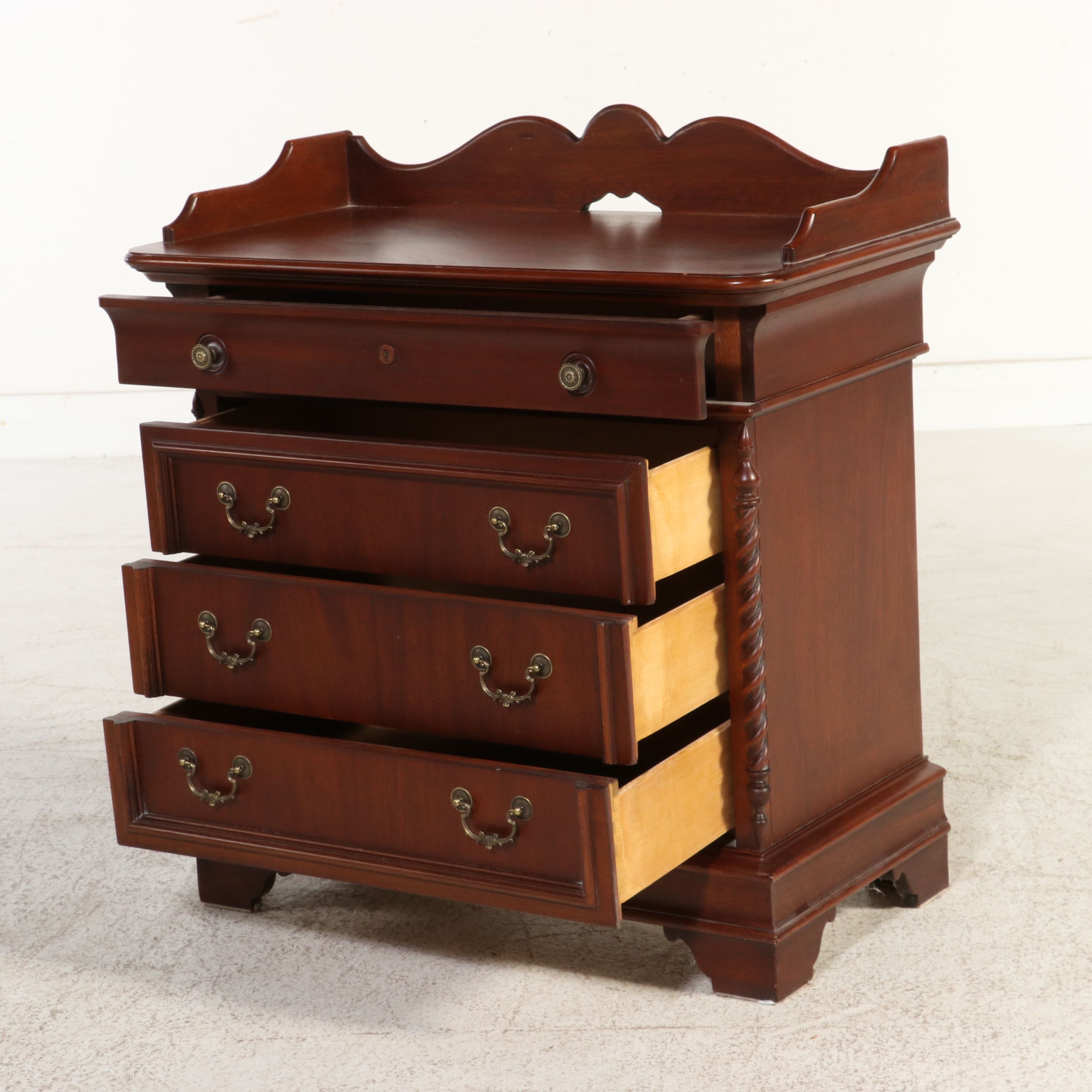 Lexington Furniture "Vestiges" Mahogany Small Chest of Drawers