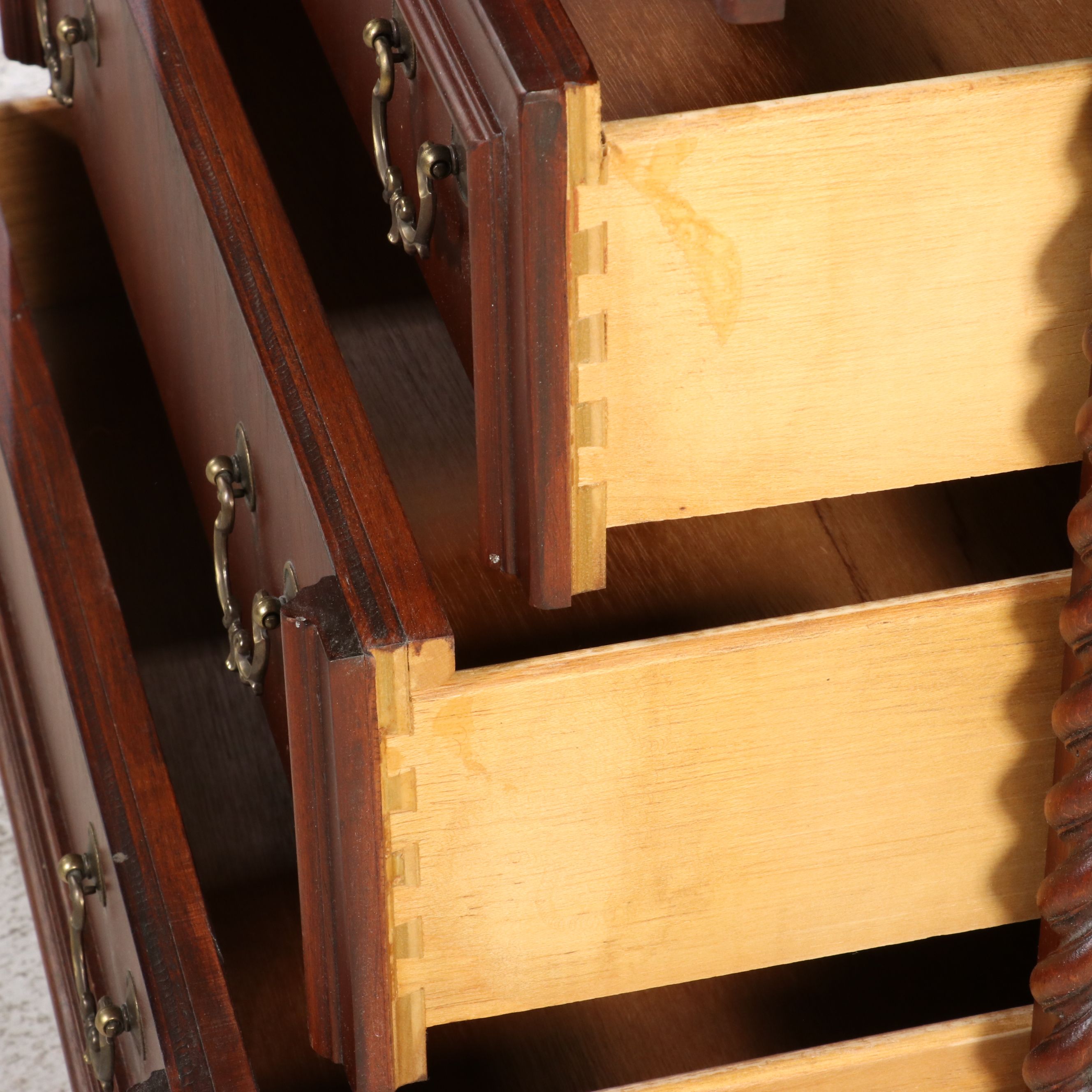 Lexington Furniture "Vestiges" Mahogany Small Chest of Drawers