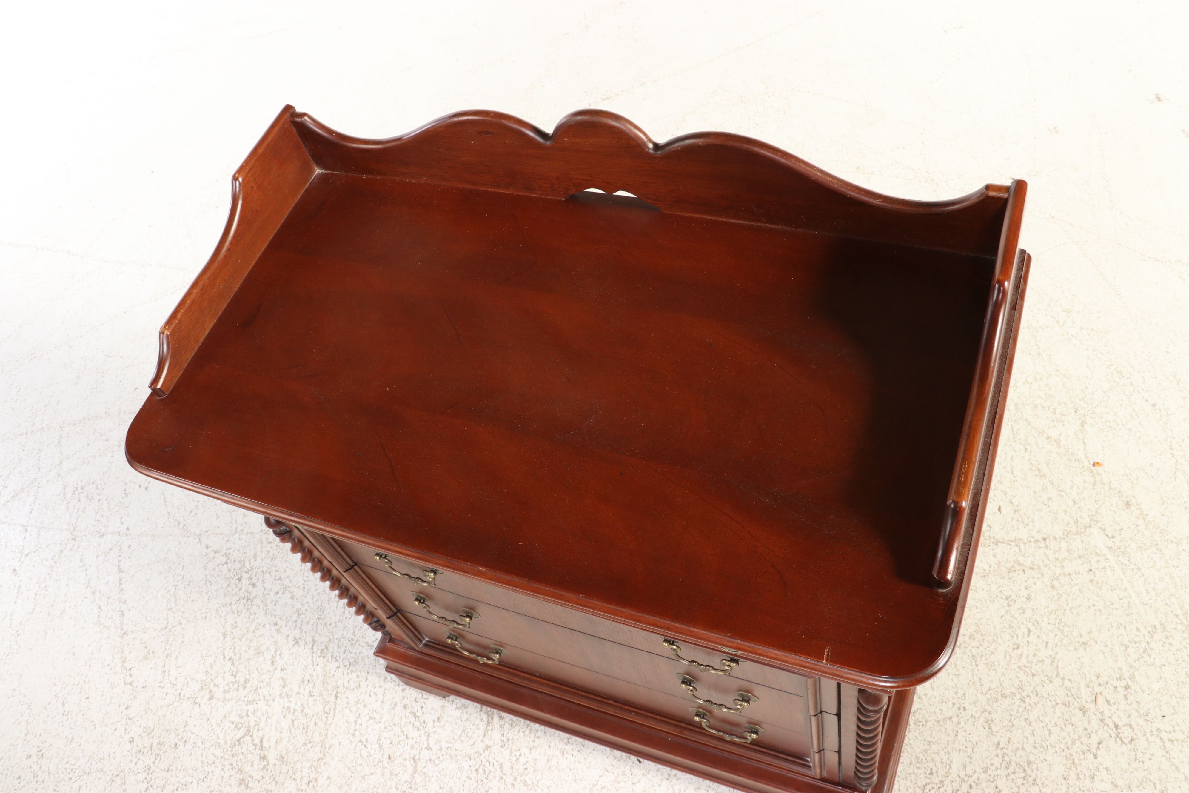 Lexington Furniture "Vestiges" Mahogany Small Chest of Drawers