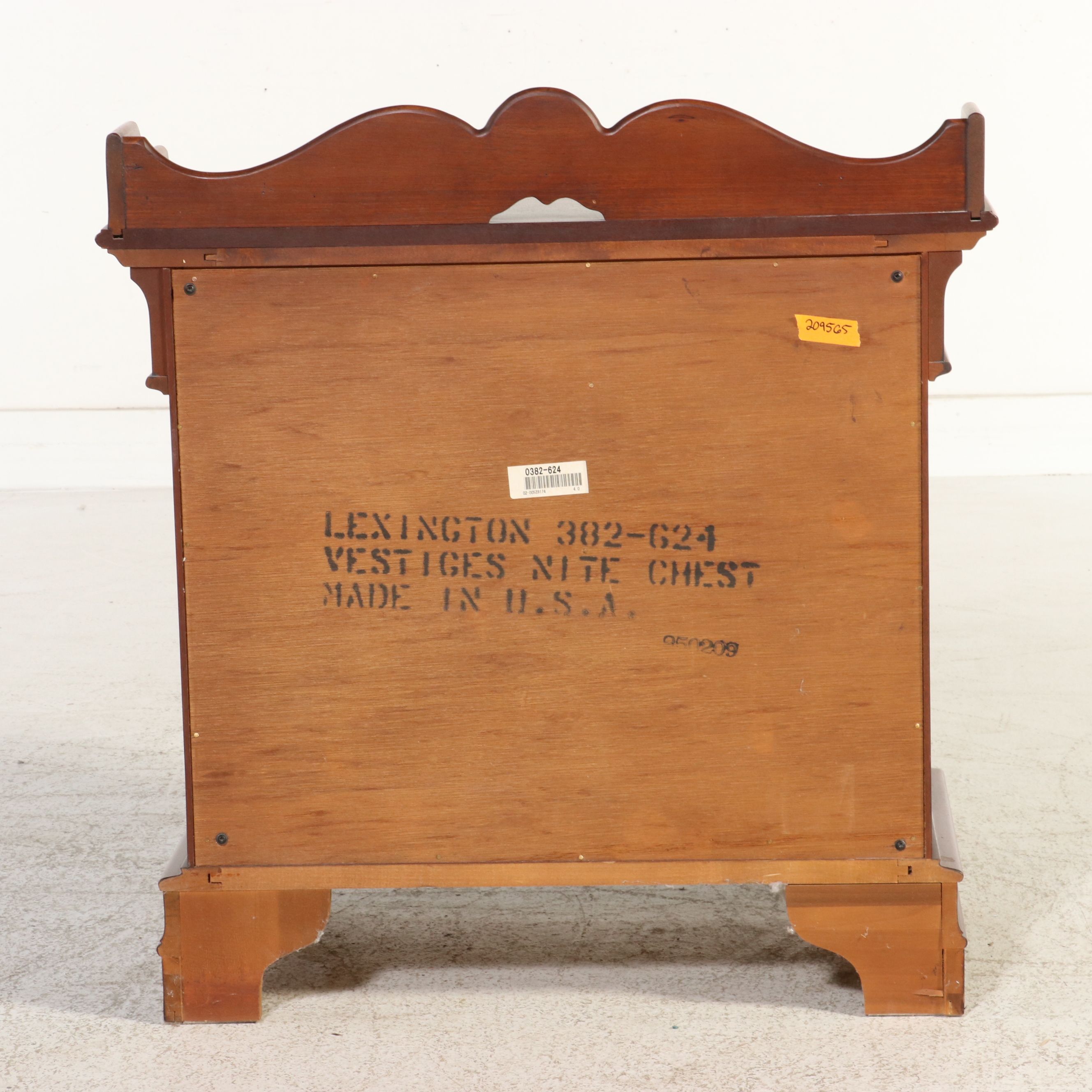 Lexington Furniture "Vestiges" Mahogany Small Chest of Drawers