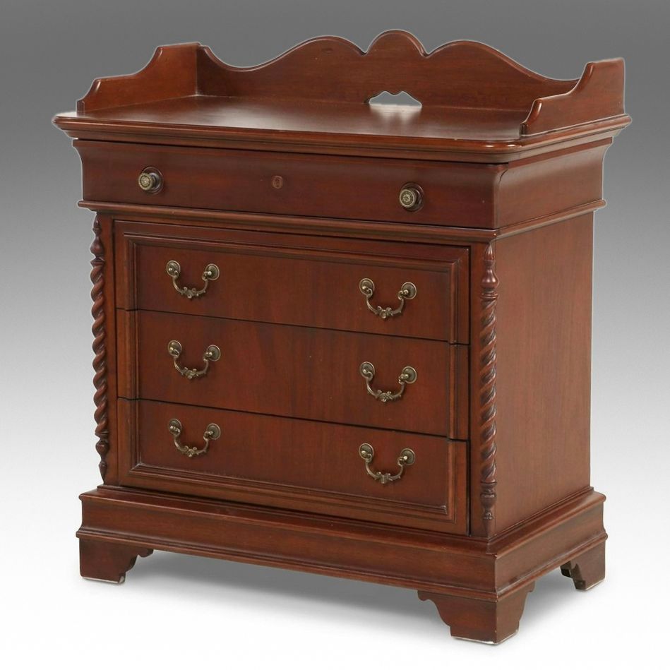 Lexington Furniture "Vestiges" Mahogany Small Chest of Drawers