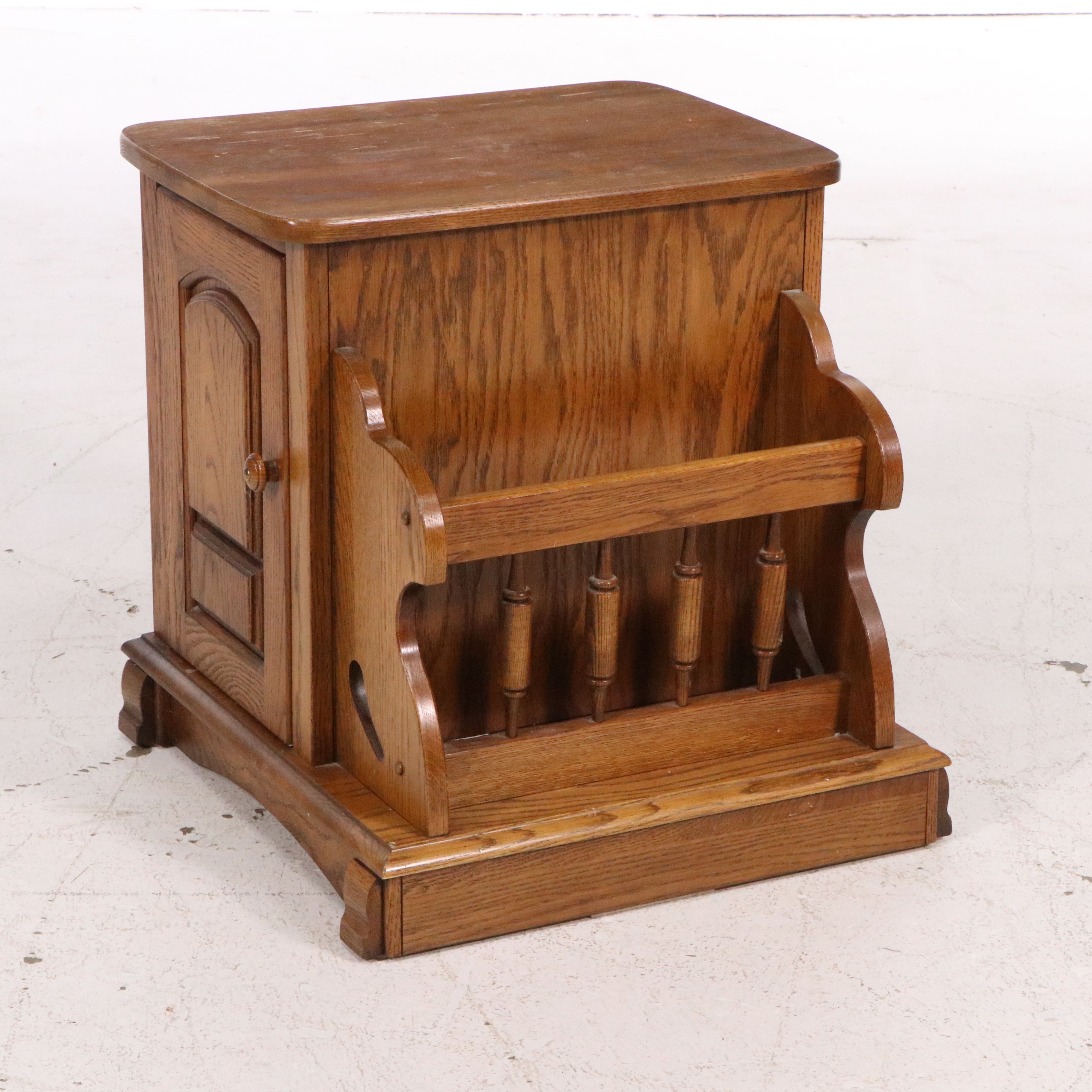 Pair of Country Colonial Style Oak Magazine End Tables, Late 20th Century