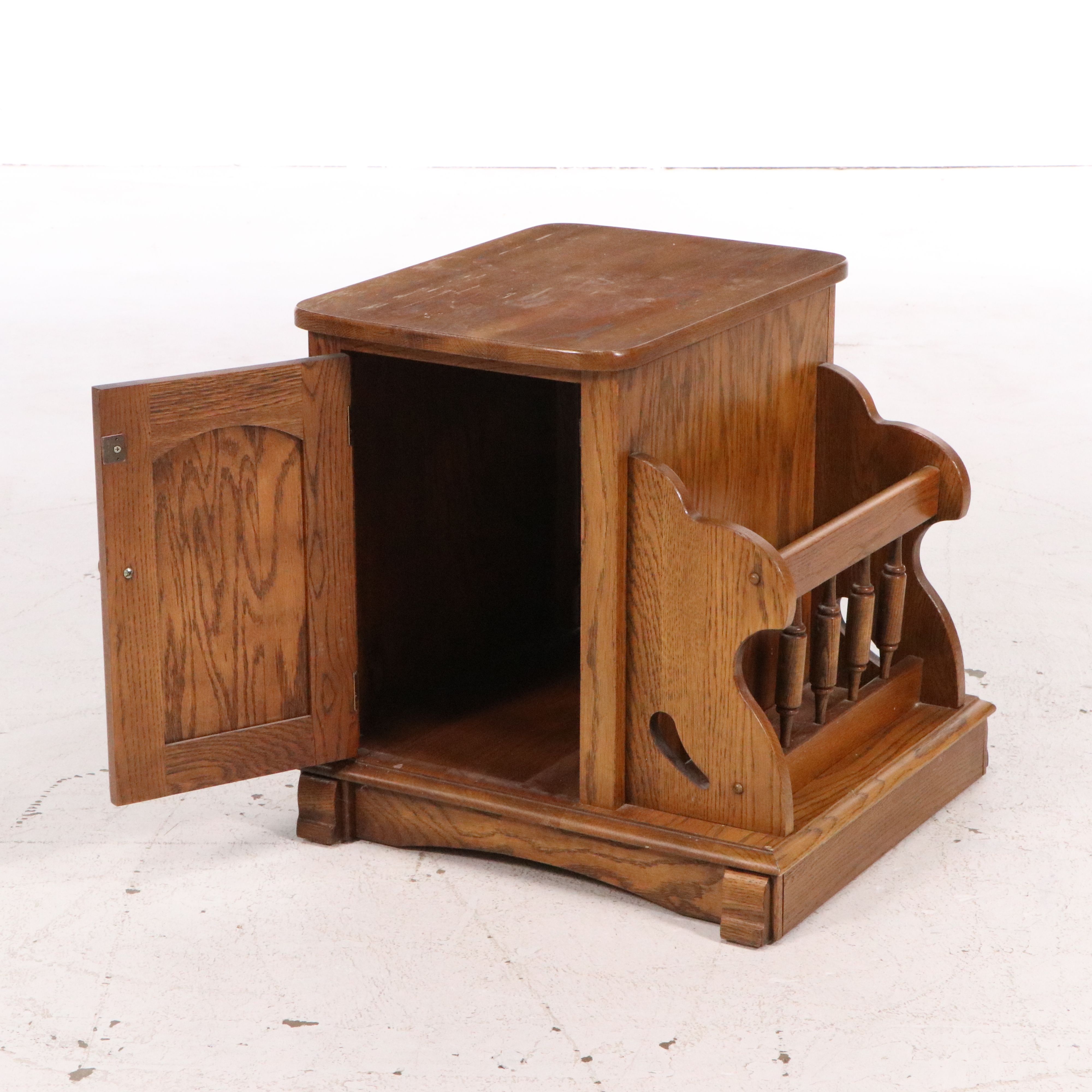 Pair of Country Colonial Style Oak Magazine End Tables, Late 20th Century