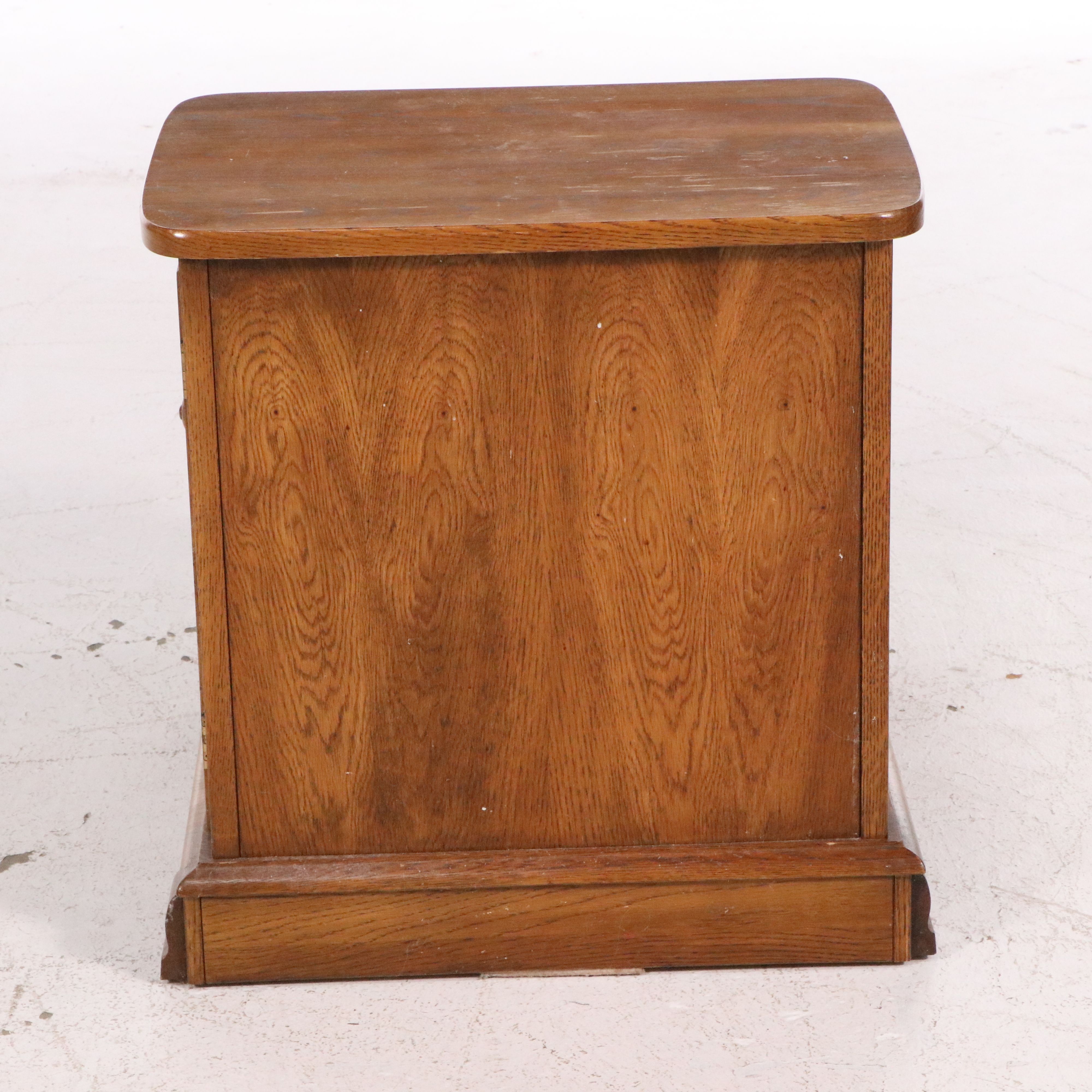 Pair of Country Colonial Style Oak Magazine End Tables, Late 20th Century