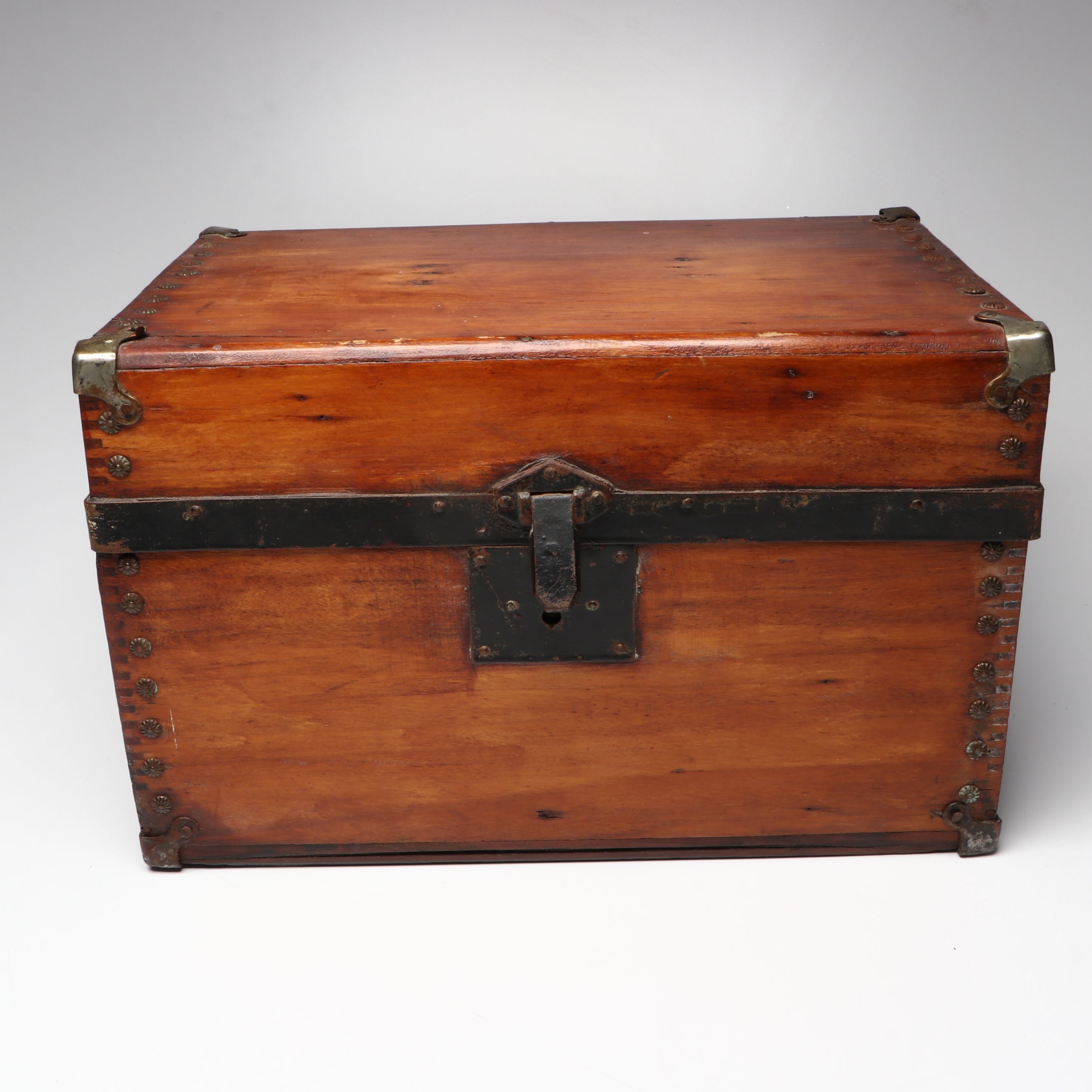 The Pettibone Mfg. Co. Wooden Box, Late 19th/Early 20th Century