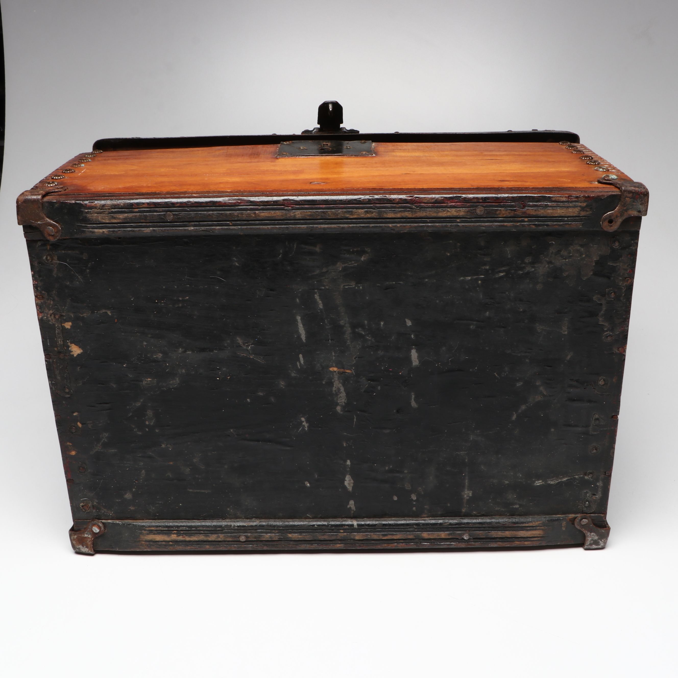 The Pettibone Mfg. Co. Wooden Box, Late 19th/Early 20th Century