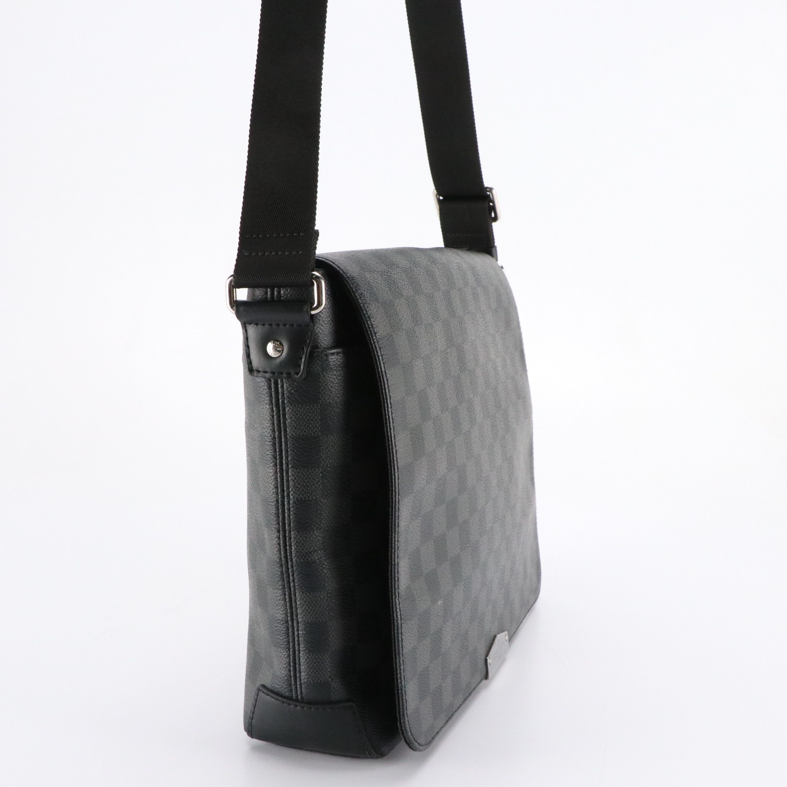 Louis Vuitton District PM Crossbody Messenger Bag in Damier Graphite Canvas